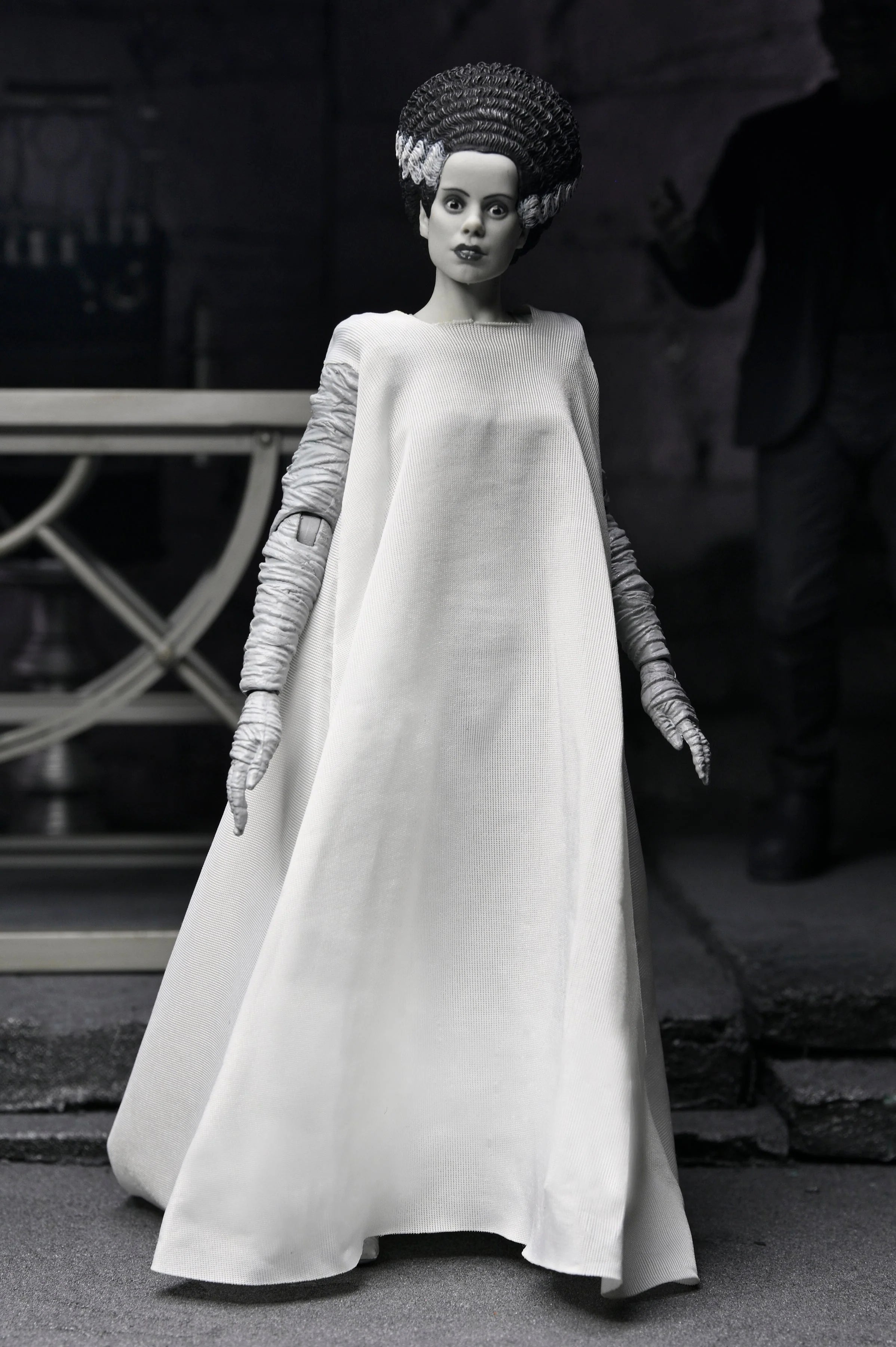 NECA - Universal Monsters - Bride of Frankenstein 90th Anniversary - Ultimate The Monster & His Bride (B&W) 7" Scale Action Figure 2-Pack