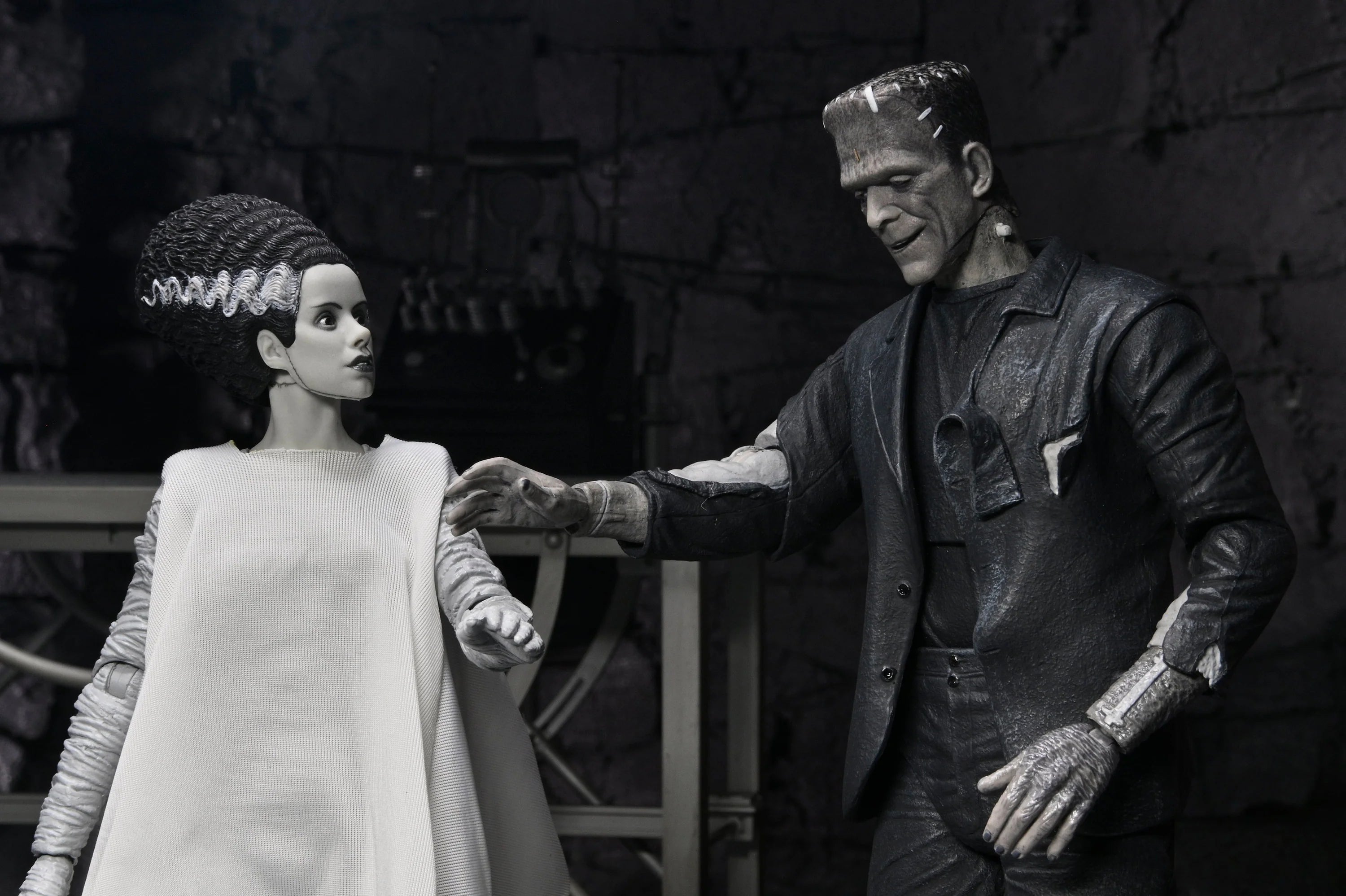 NECA - Universal Monsters - Bride of Frankenstein 90th Anniversary - Ultimate The Monster & His Bride (B&W) 7" Scale Action Figure 2-Pack