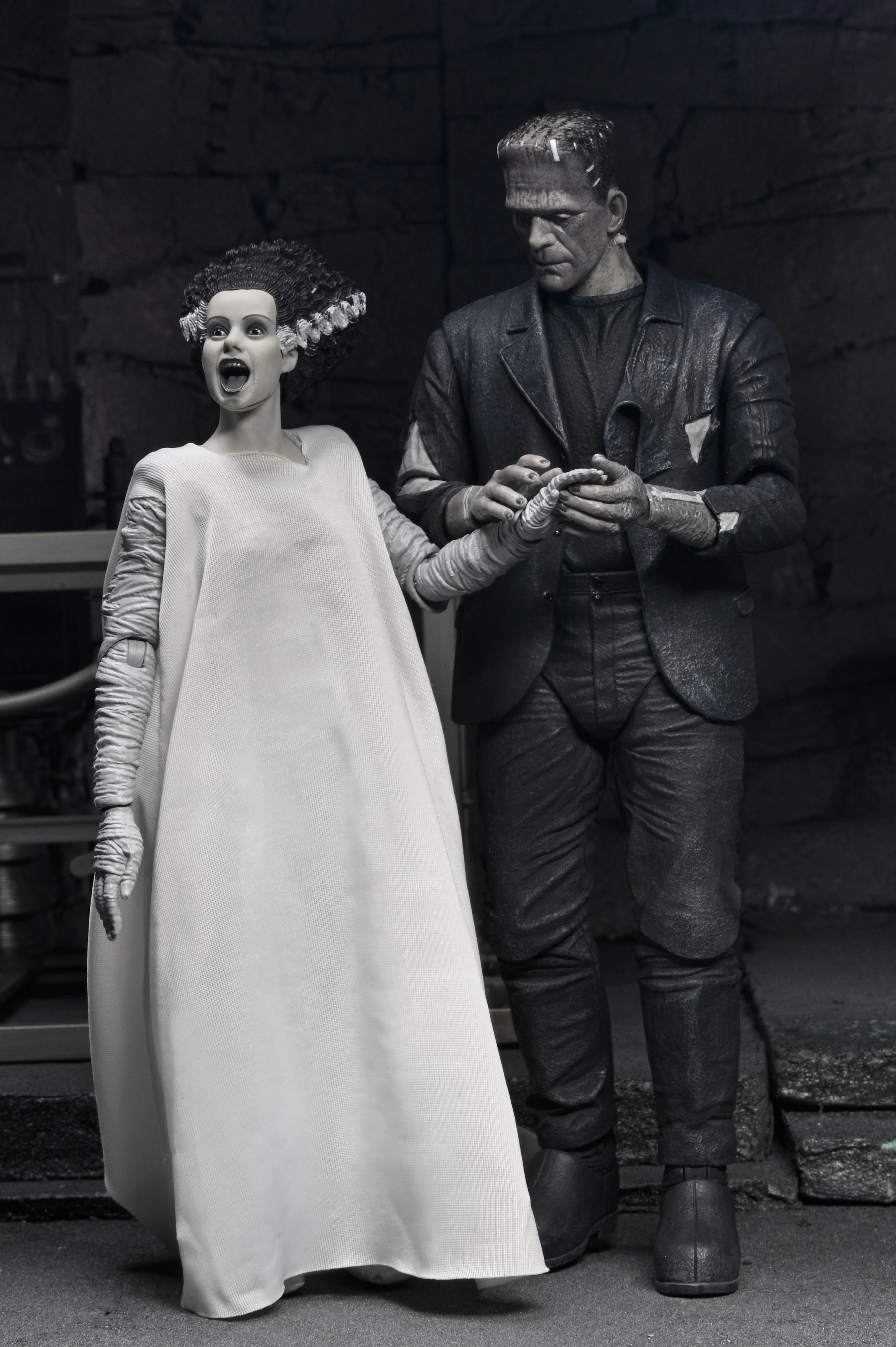 NECA - Universal Monsters - Bride of Frankenstein 90th Anniversary - Ultimate The Monster & His Bride (B&W) 7" Scale Action Figure 2-Pack