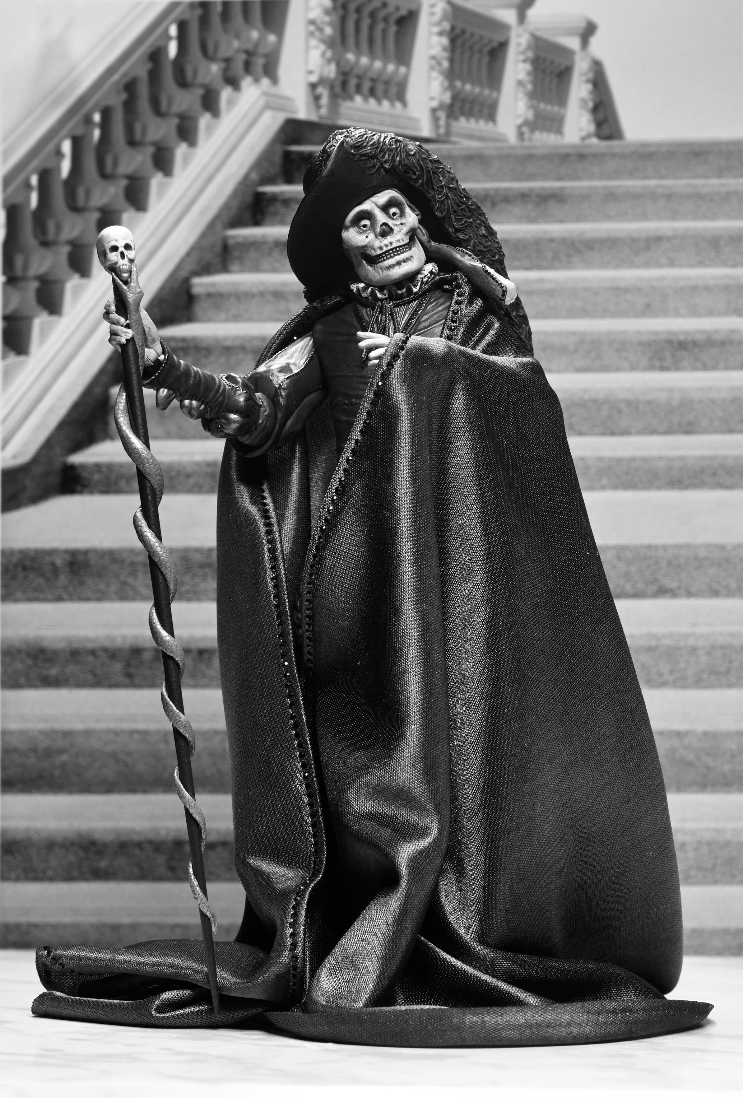 NECA - Universal Monsters - Phantom of the Opera (1925) - Ultimate Masque of the Red Death (Black & White) 7" Scale Action Figure
