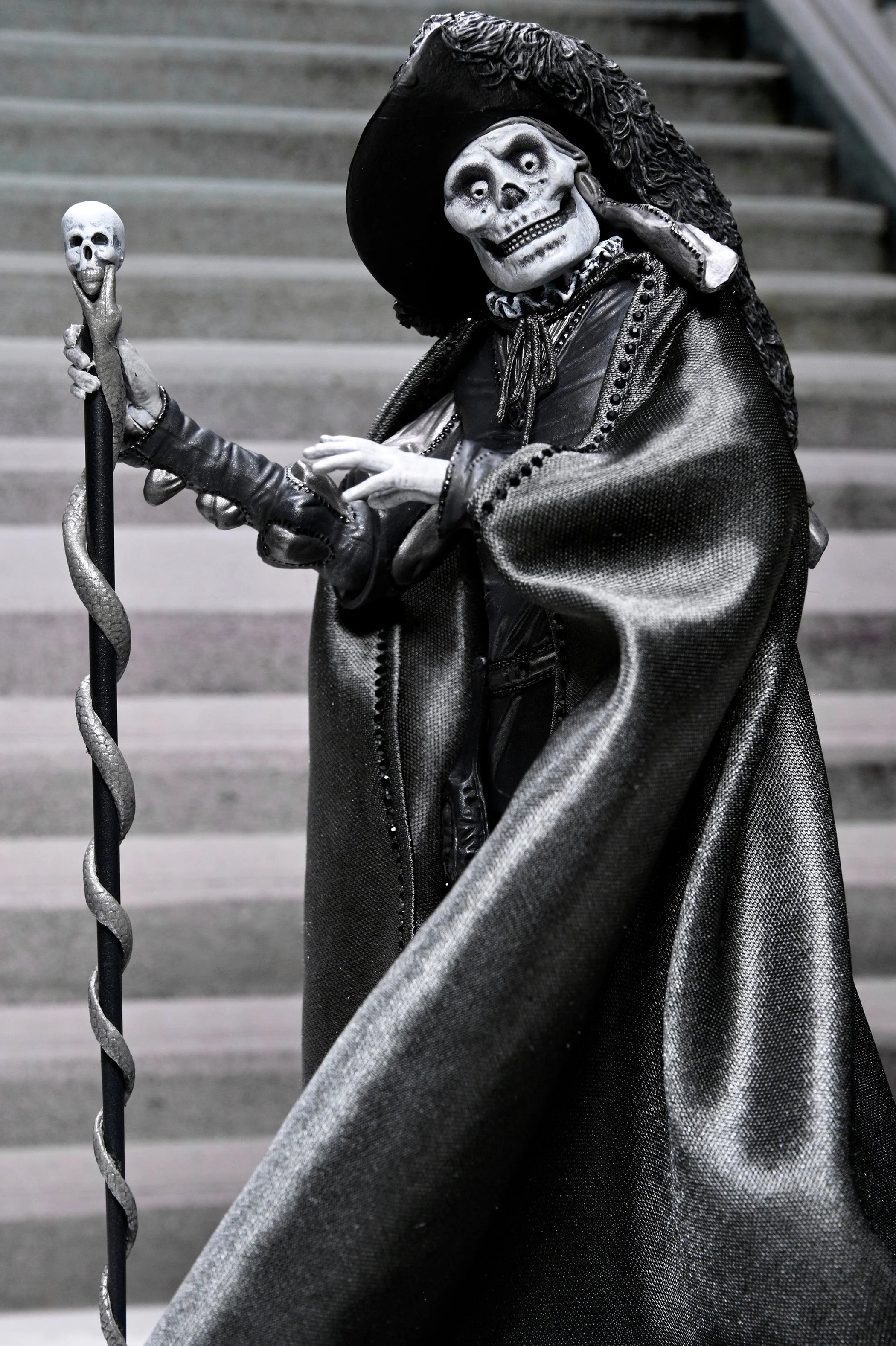 NECA - Universal Monsters - Phantom of the Opera (1925) - Ultimate Masque of the Red Death (Black & White) 7" Scale Action Figure