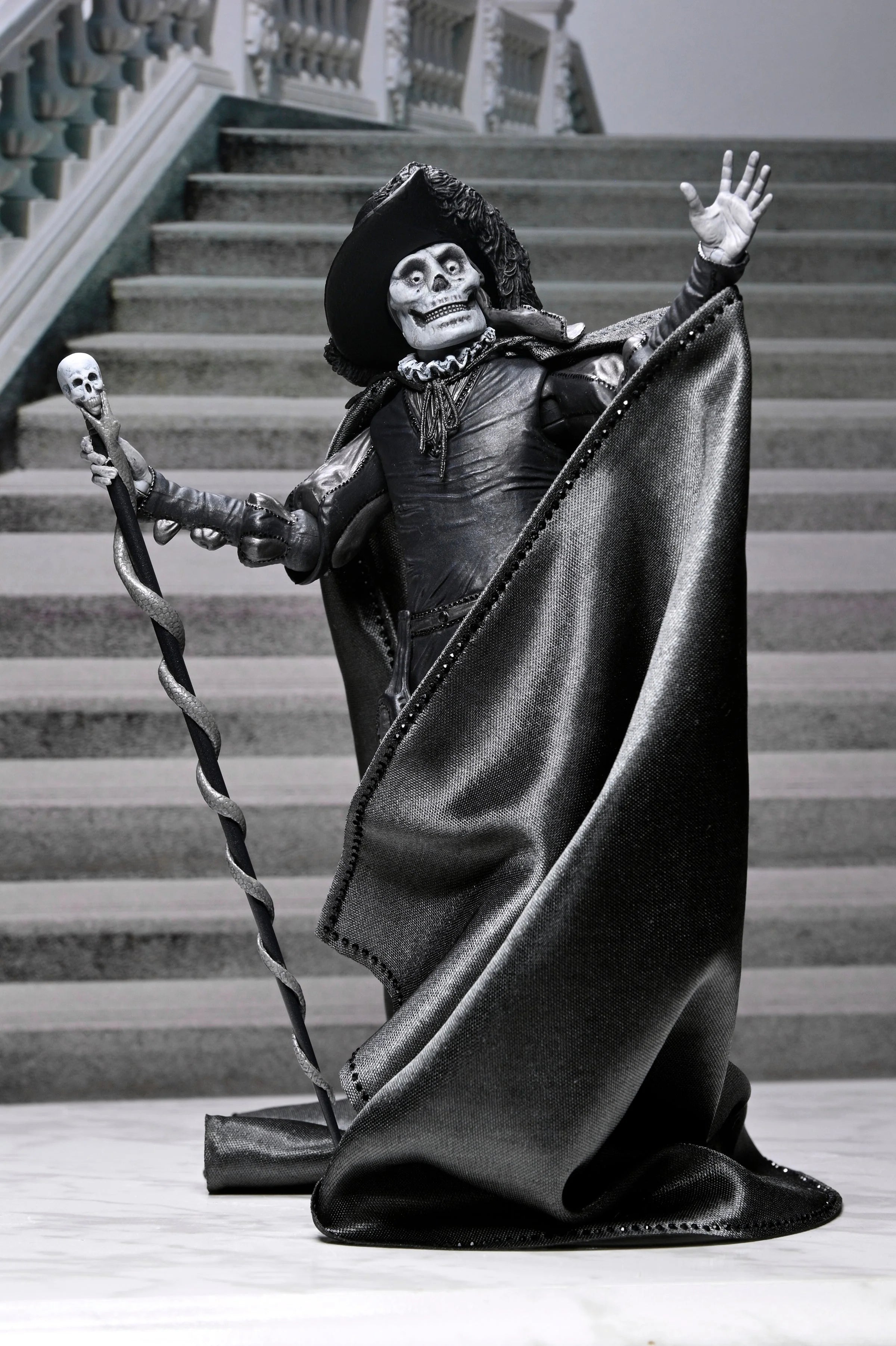 NECA - Universal Monsters - Phantom of the Opera (1925) - Ultimate Masque of the Red Death (Black & White) 7" Scale Action Figure