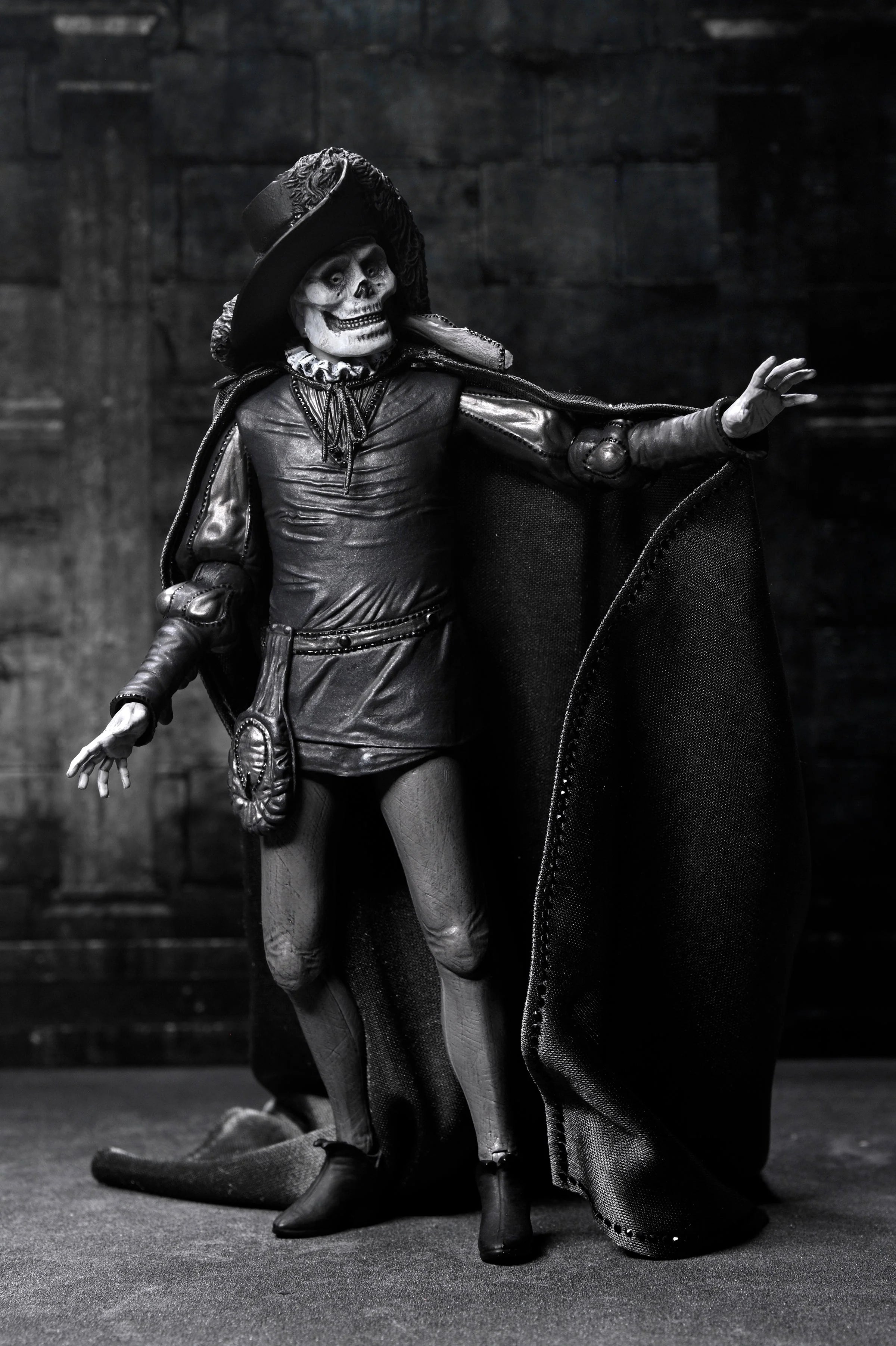 NECA - Universal Monsters - Phantom of the Opera (1925) - Ultimate Masque of the Red Death (Black & White) 7" Scale Action Figure