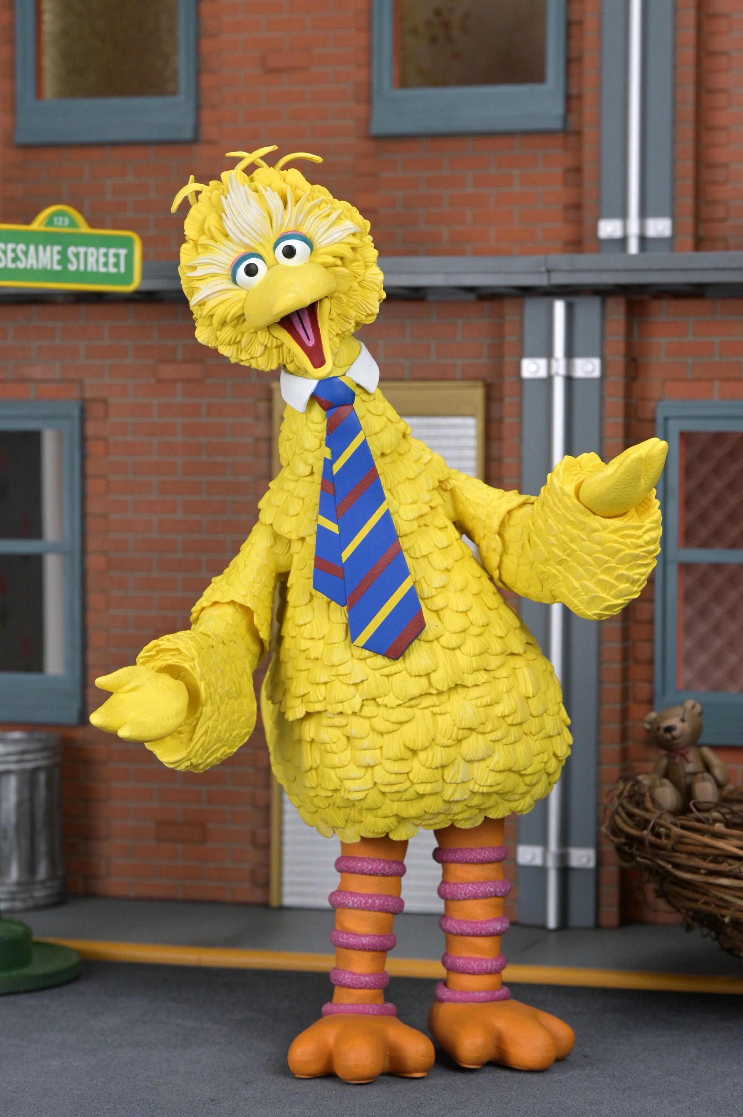 NECA - Sesame Street - Ultimate Big Bird 7" Scale Action Figure (Pre-Order Ships June 2026)