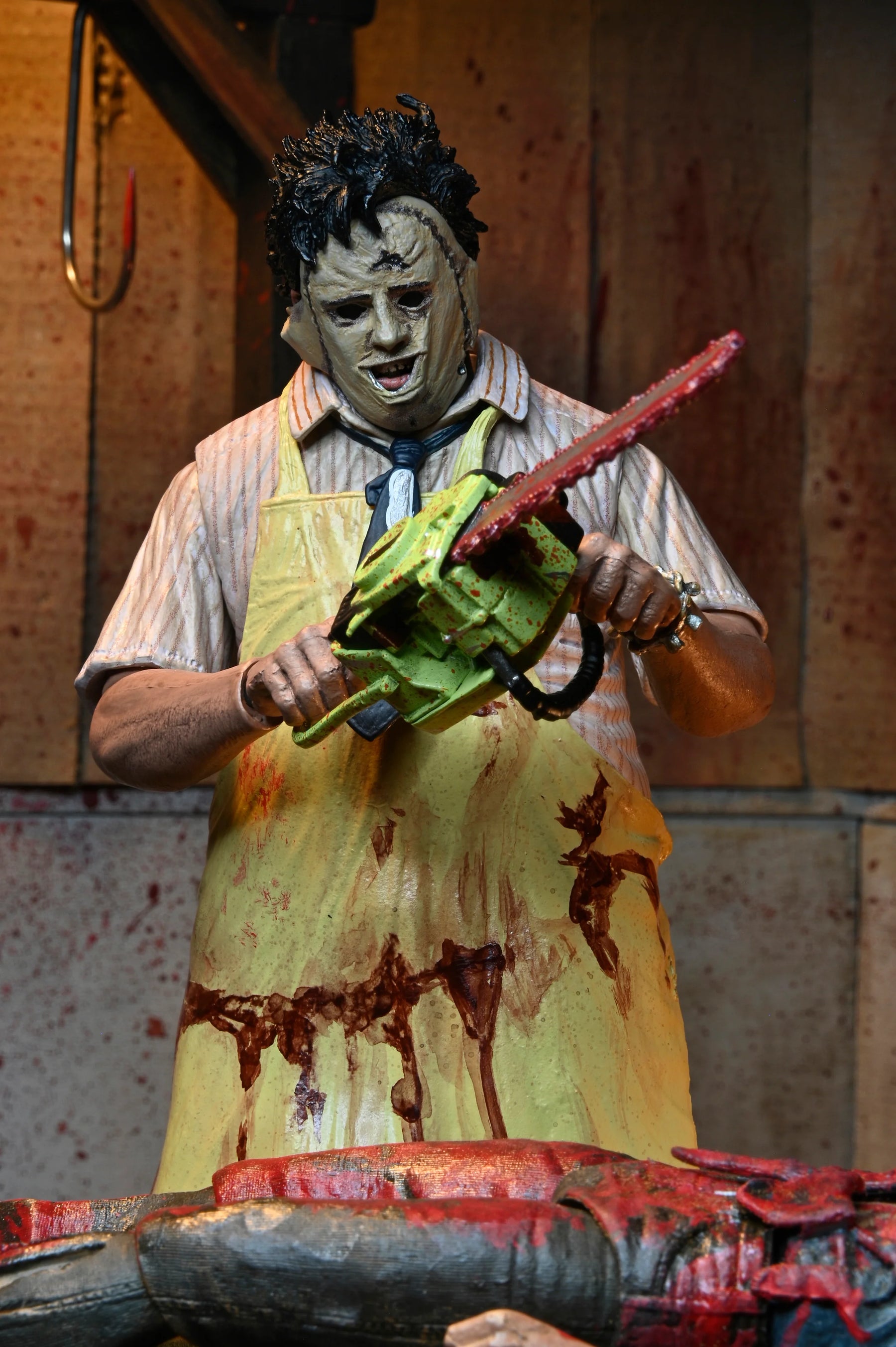 NECA - Texas Chainsaw Massacre - 50th Anniversary Ultimate Leatherface 7" Scale Action Figure (Pre-Order Ships April 2025)
