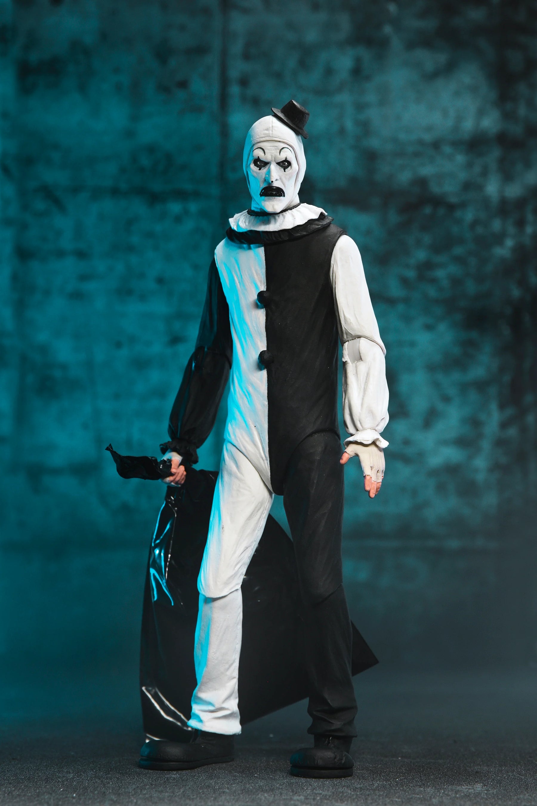 NECA - Terrifier - Ultimate Art the Clown 7" Scale Action Figure (Pre-Order Ships October 2025)