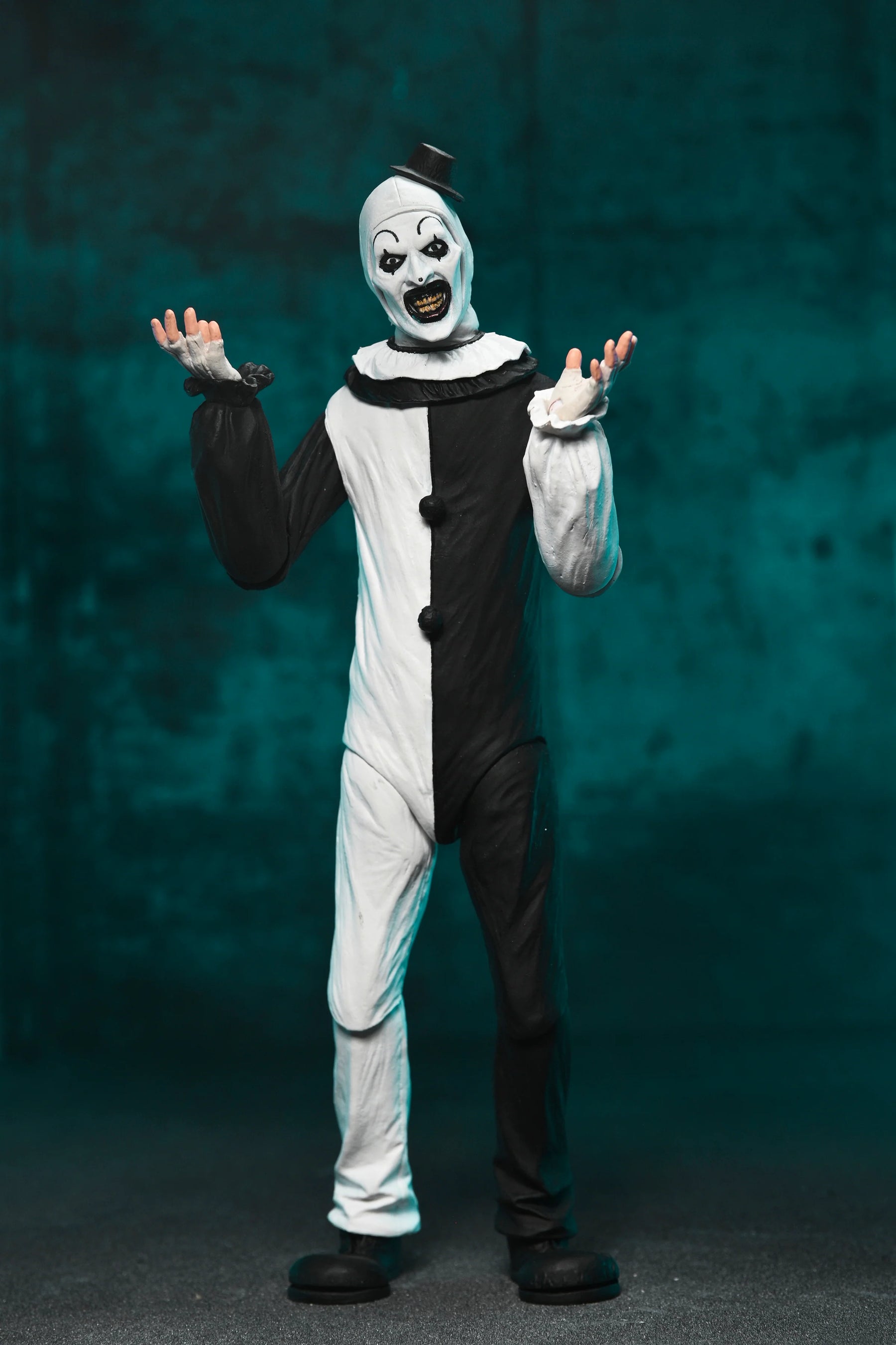 NECA - Terrifier - Ultimate Art the Clown 7" Scale Action Figure (Pre-Order Ships October 2025)
