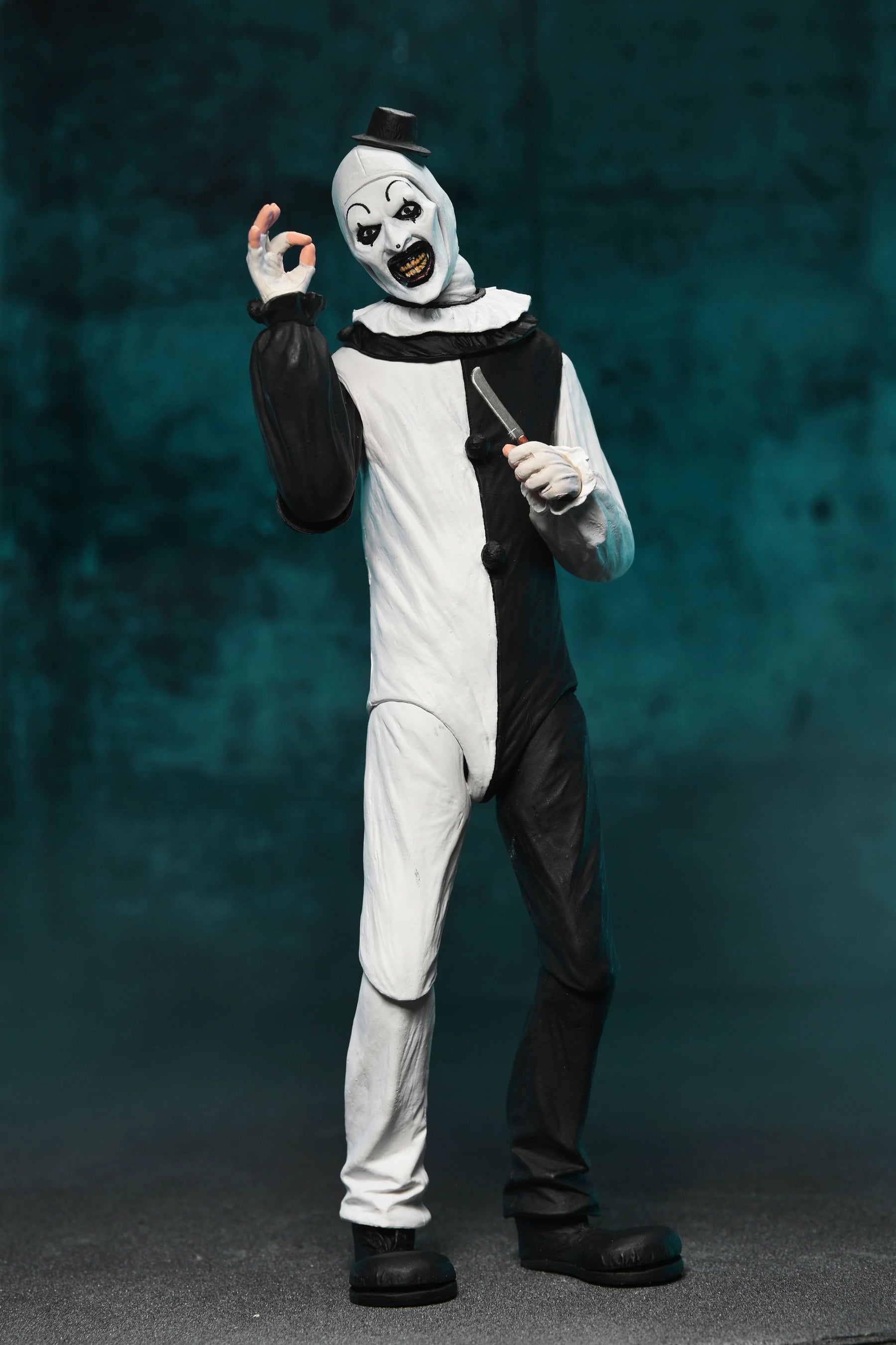 NECA - Terrifier - Ultimate Art the Clown 7" Scale Action Figure (Pre-Order Ships October 2025)