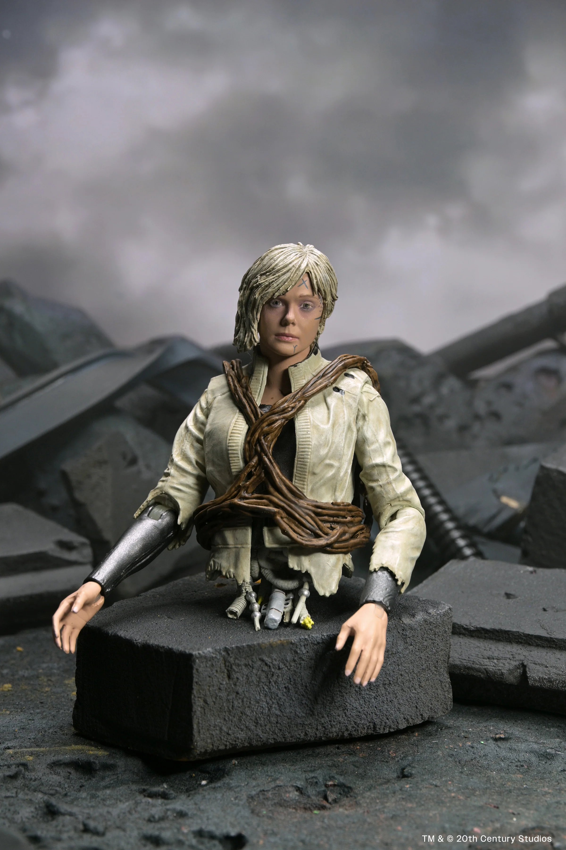 NECA - Predator: Badlands - Ultimate Thia & Bud 7" Scale Action Figures (Pre-Order Ships September 2026)