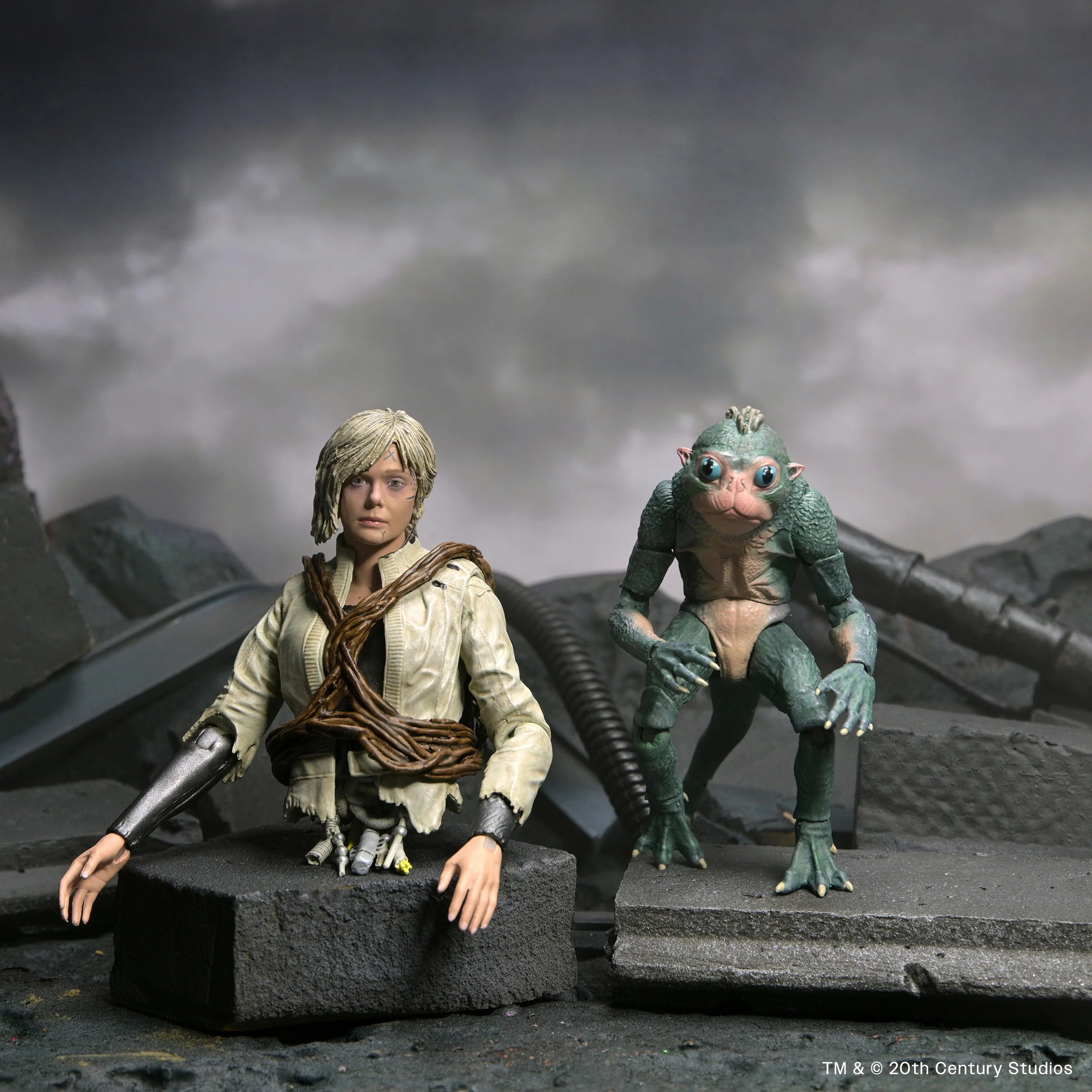 NECA - Predator: Badlands - Ultimate Thia & Bud 7" Scale Action Figures (Pre-Order Ships September 2026)