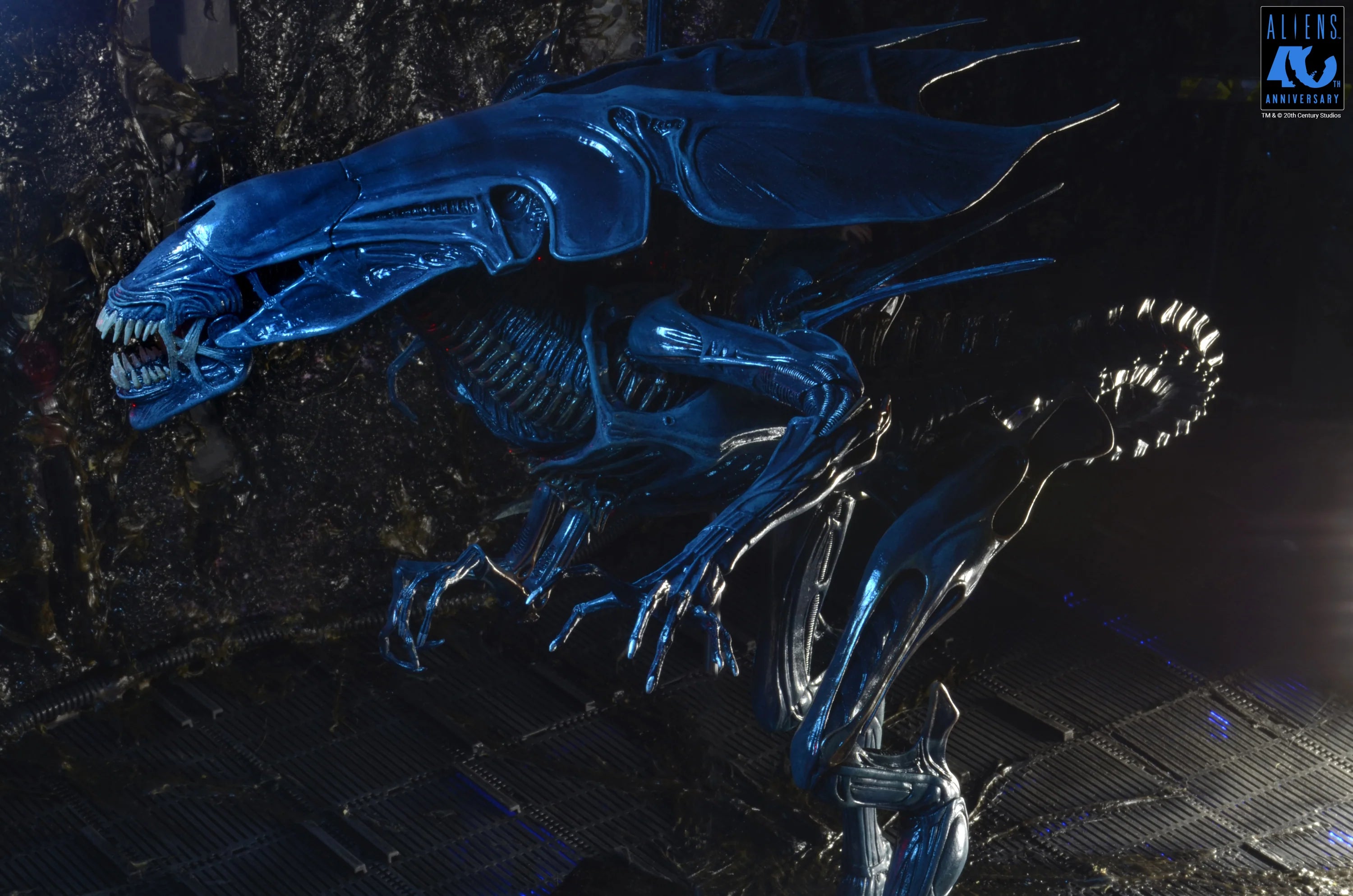 NECA - Aliens: 40th Anniversary Alien Queen Ultra Deluxe Boxed Action Figure (Pre-Order Ships September 2026)