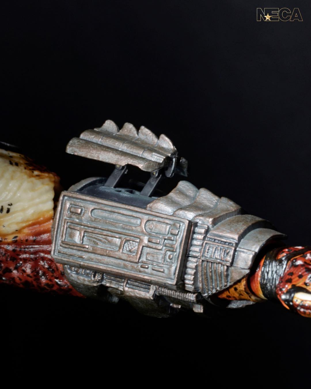 NECA - Predator 2 - City Hunter Predator with LED Lights 1/4 Scale Action Figure (Pre-Order Ships November 2025)