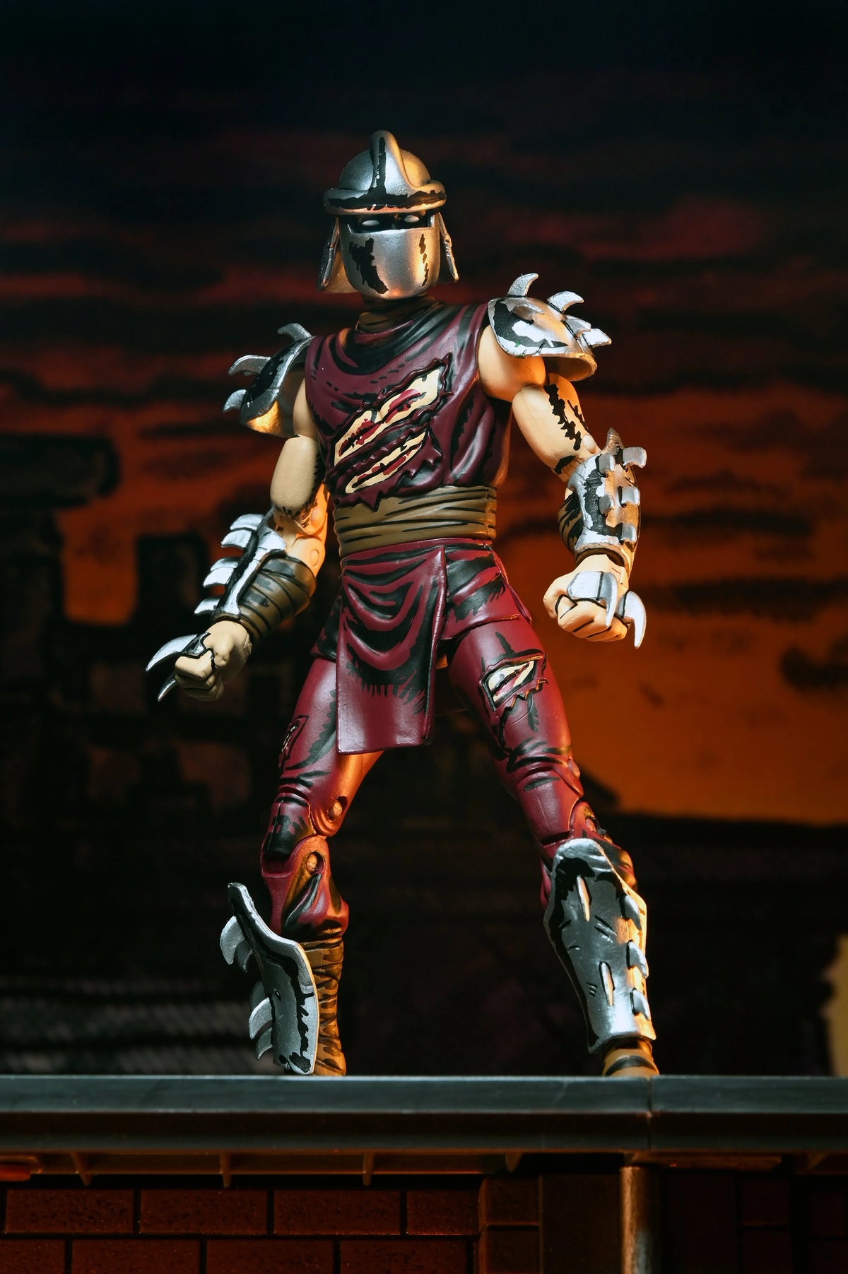 NECA - TMNT: Mirage Comics - Battle-Damaged Shredder (Classic Colors) 7" Scale Action Figure
