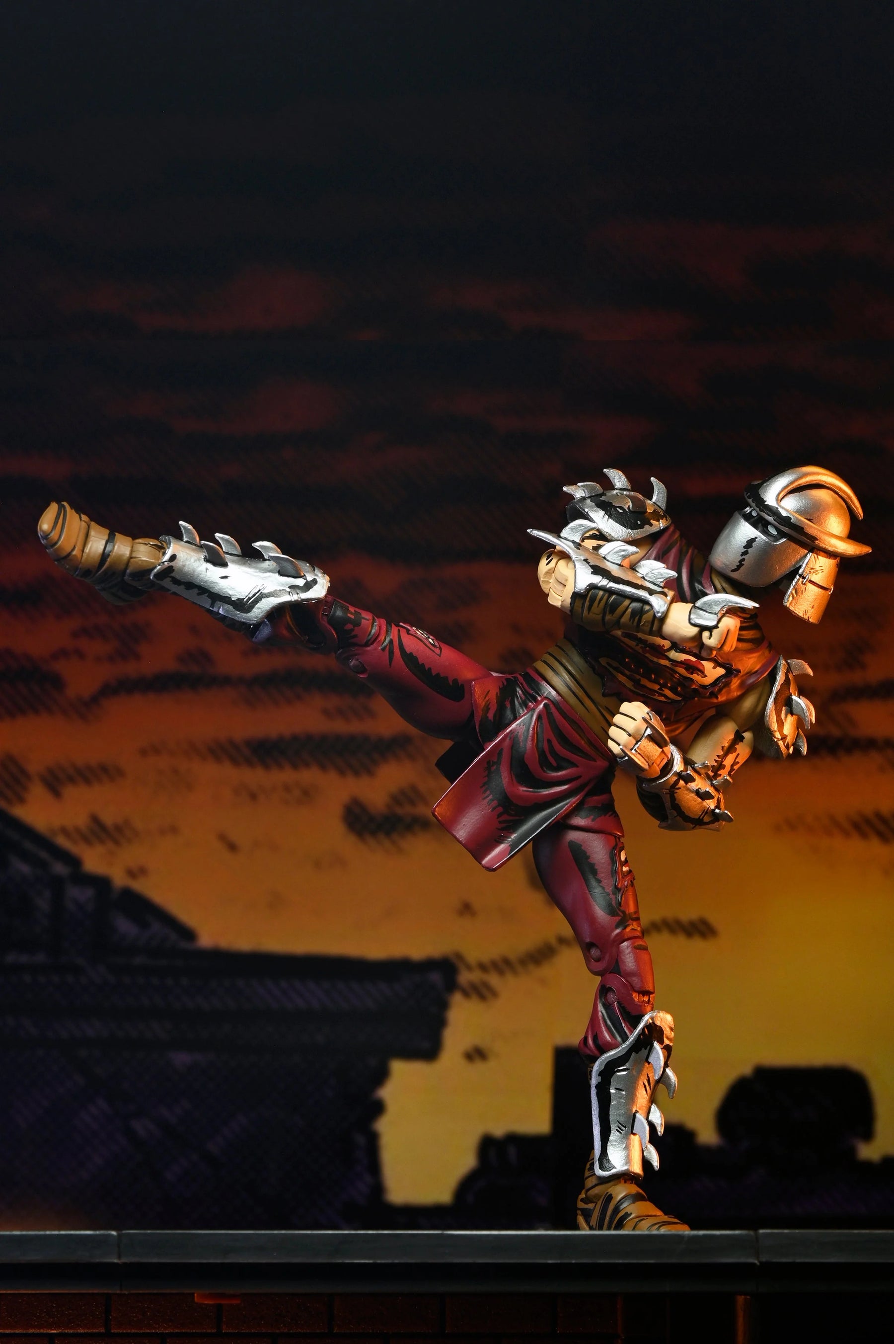 NECA - TMNT: Mirage Comics - Battle-Damaged Shredder (Classic Colors) 7" Scale Action Figure
