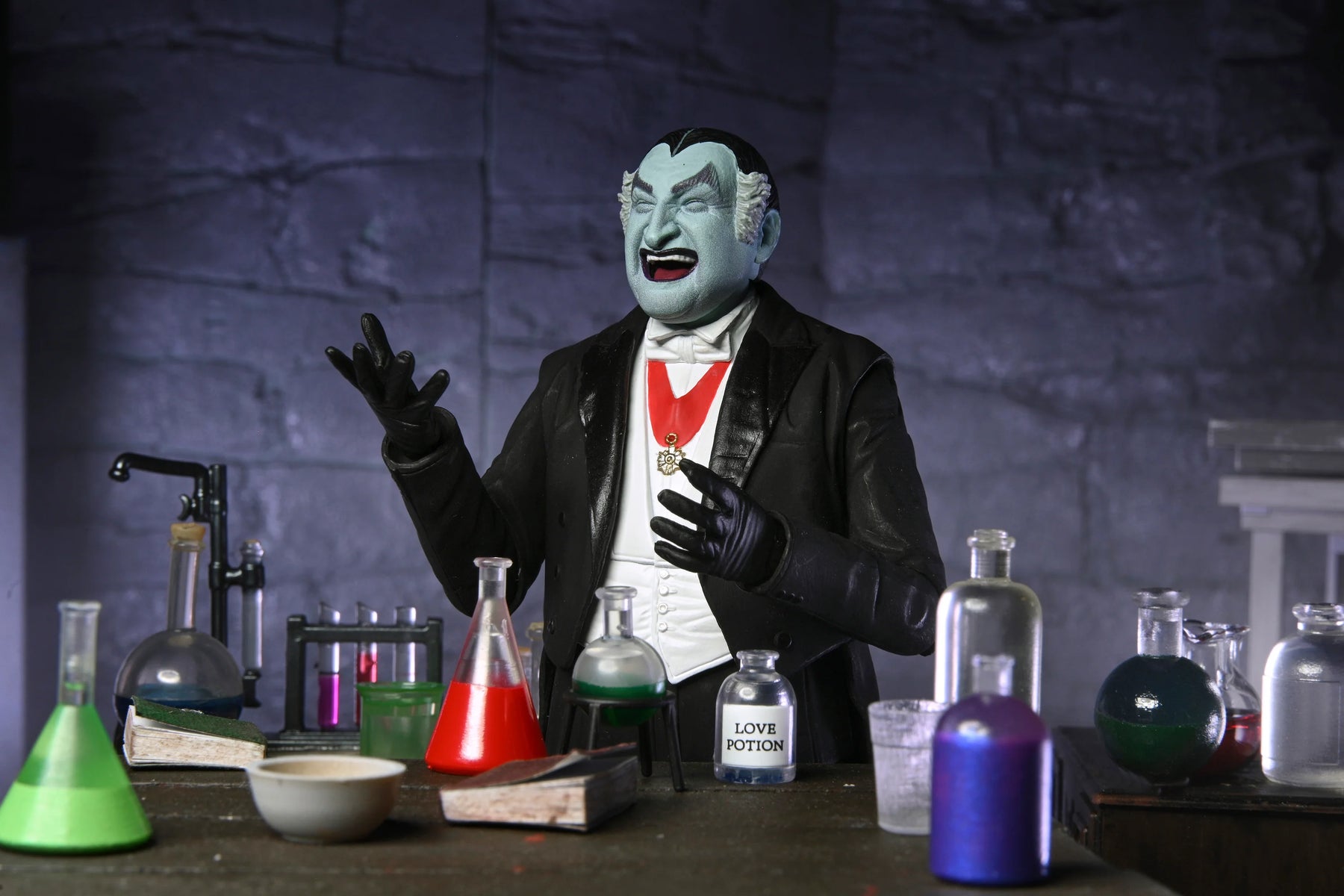 NECA - The Munsters (TV Series) - Ultimate Grandpa & Herman Munster 7" Scale Action Figure Bundle (Pre-Order Ships February 2026)