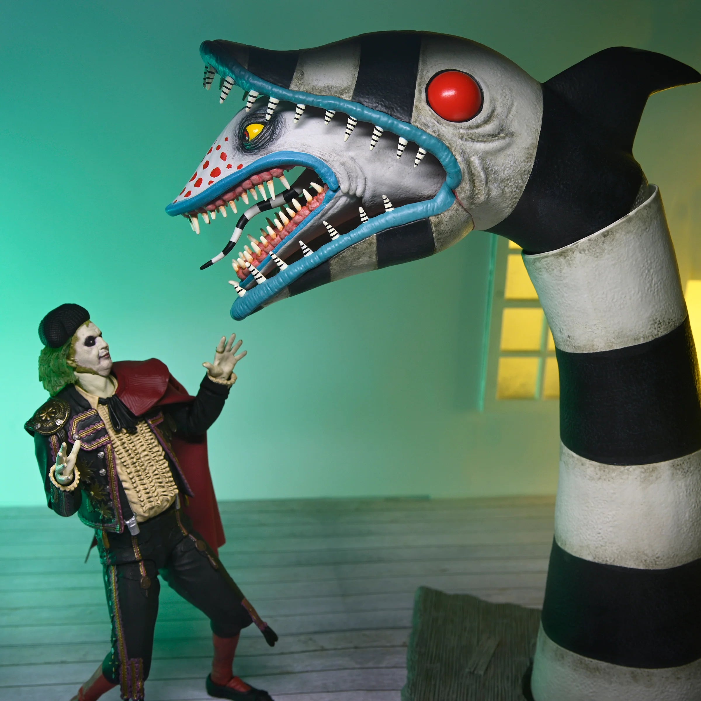 NECA - Beetlejuice Beetlejuice - Ultimate "Matador" Beetlejuice & Sandworm 7" Scale Action Figure 2 Pack