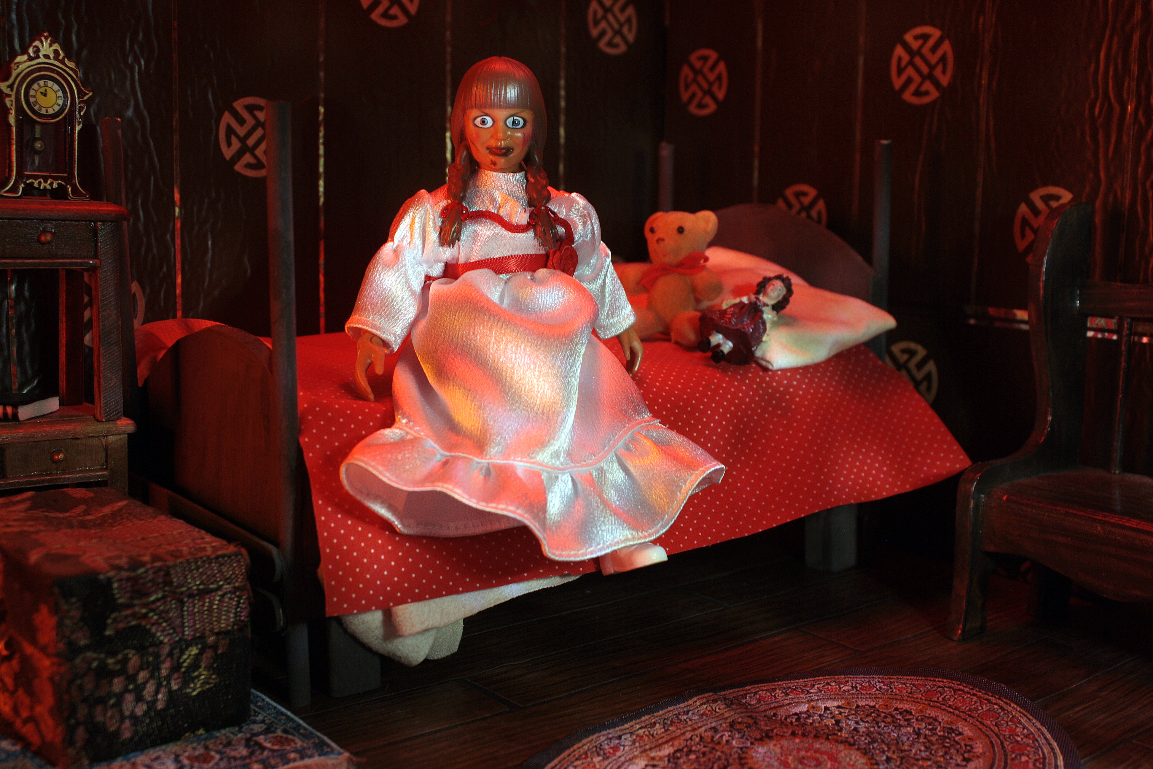 Mego Horror Wave 18 - The Conjuring Universe - Annabelle Comes Home 8" Action Figure