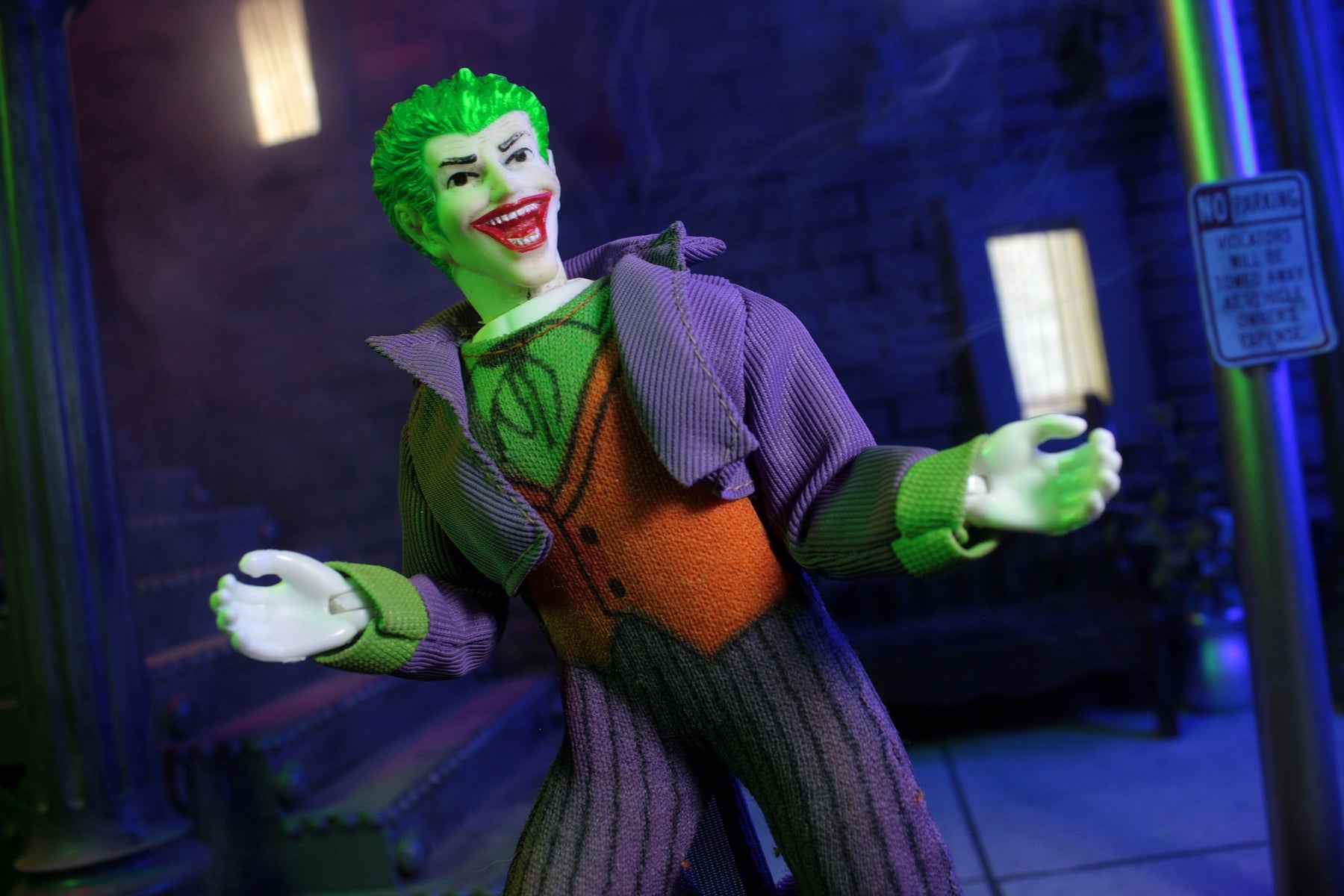 Damaged Package Mego Wave 17 - Joker 50th Anniversary World's Greatest Superheroes (Classic Box) 8" Action Figure
