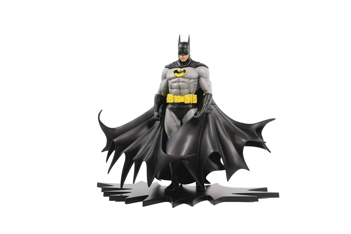 DIAMOND SELECT - DC Heroes - Batman (Black) 1/8 Scale Statue