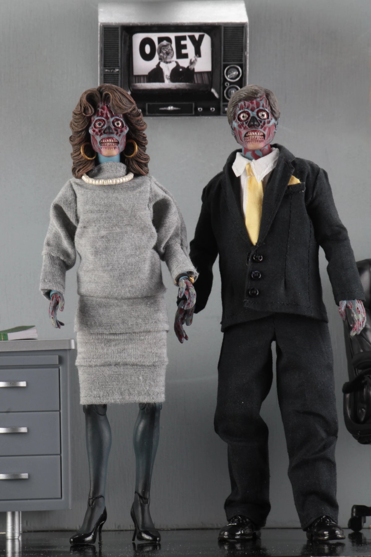 NECA - They Live - 8" Clothed Action Figures (Alien 2-Pack)