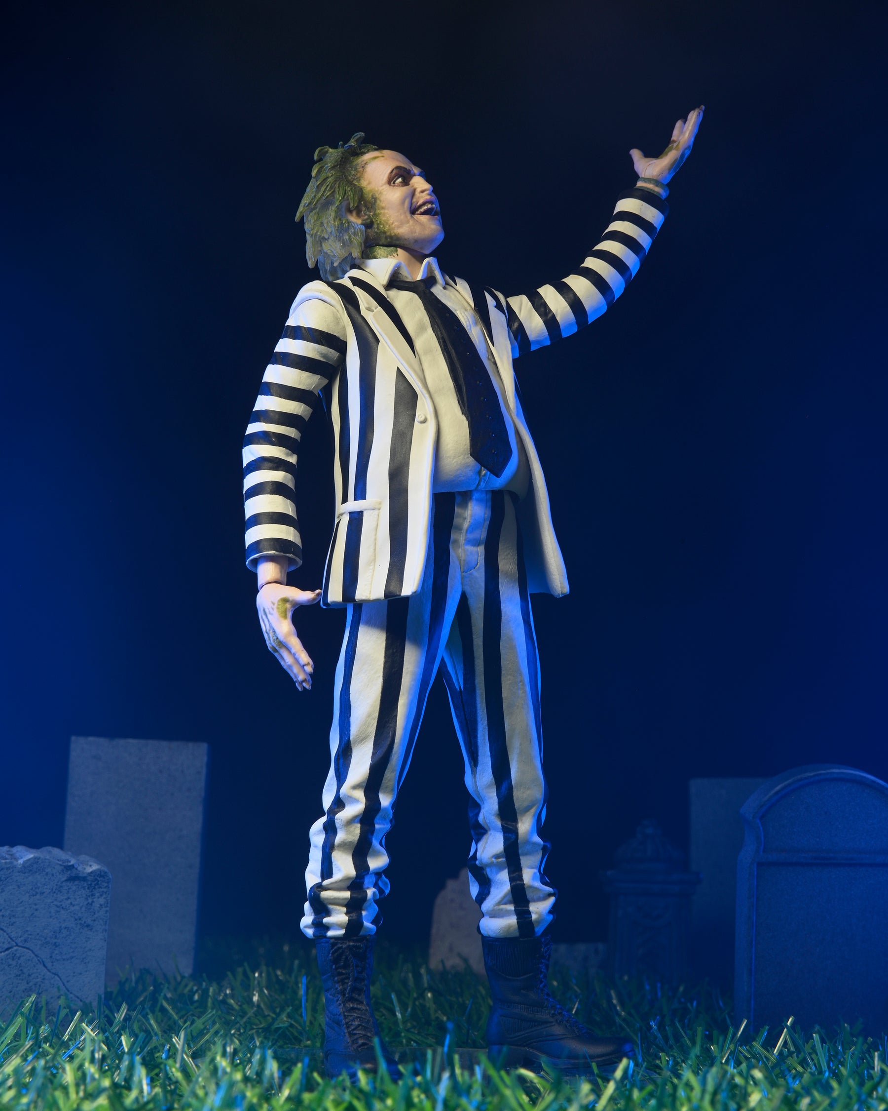 NECA - Beetlejuice (1988) - Beetlejuice (Black & White Suit) on Blister Card 7" Action Figure