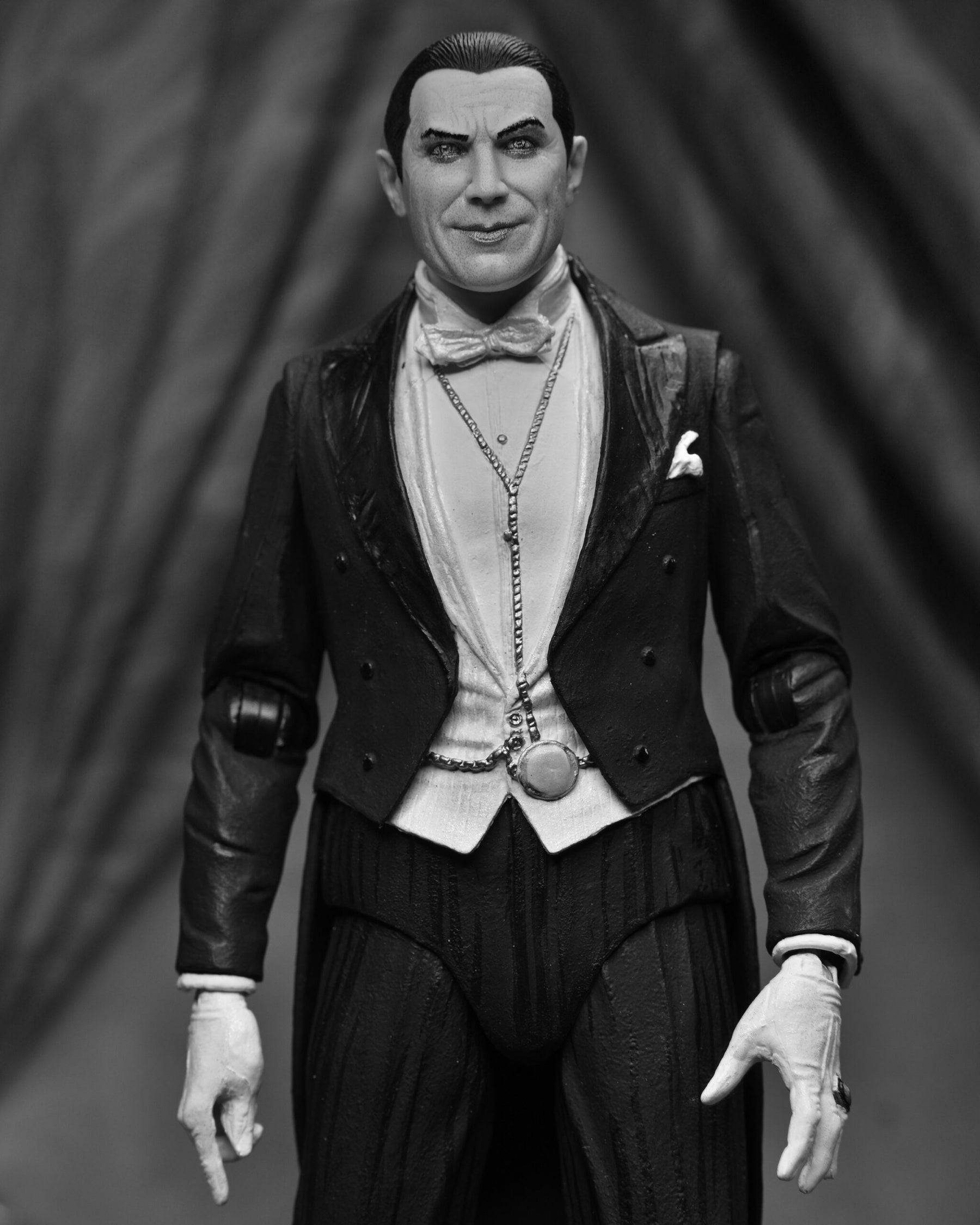 NECA - Universal Monsters - Ultimate Dracula (Carfax Abbey) 7" Action Figure