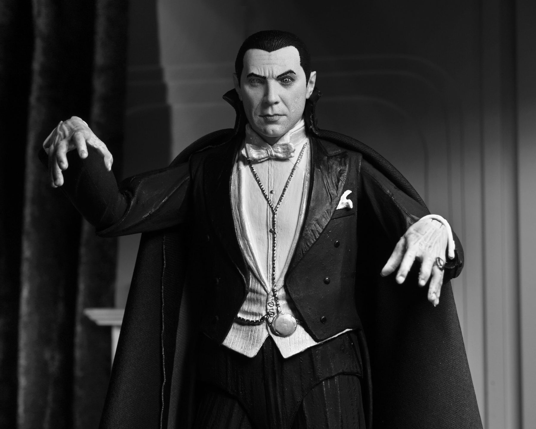 NECA - Universal Monsters - Ultimate Dracula (Carfax Abbey) 7" Action Figure