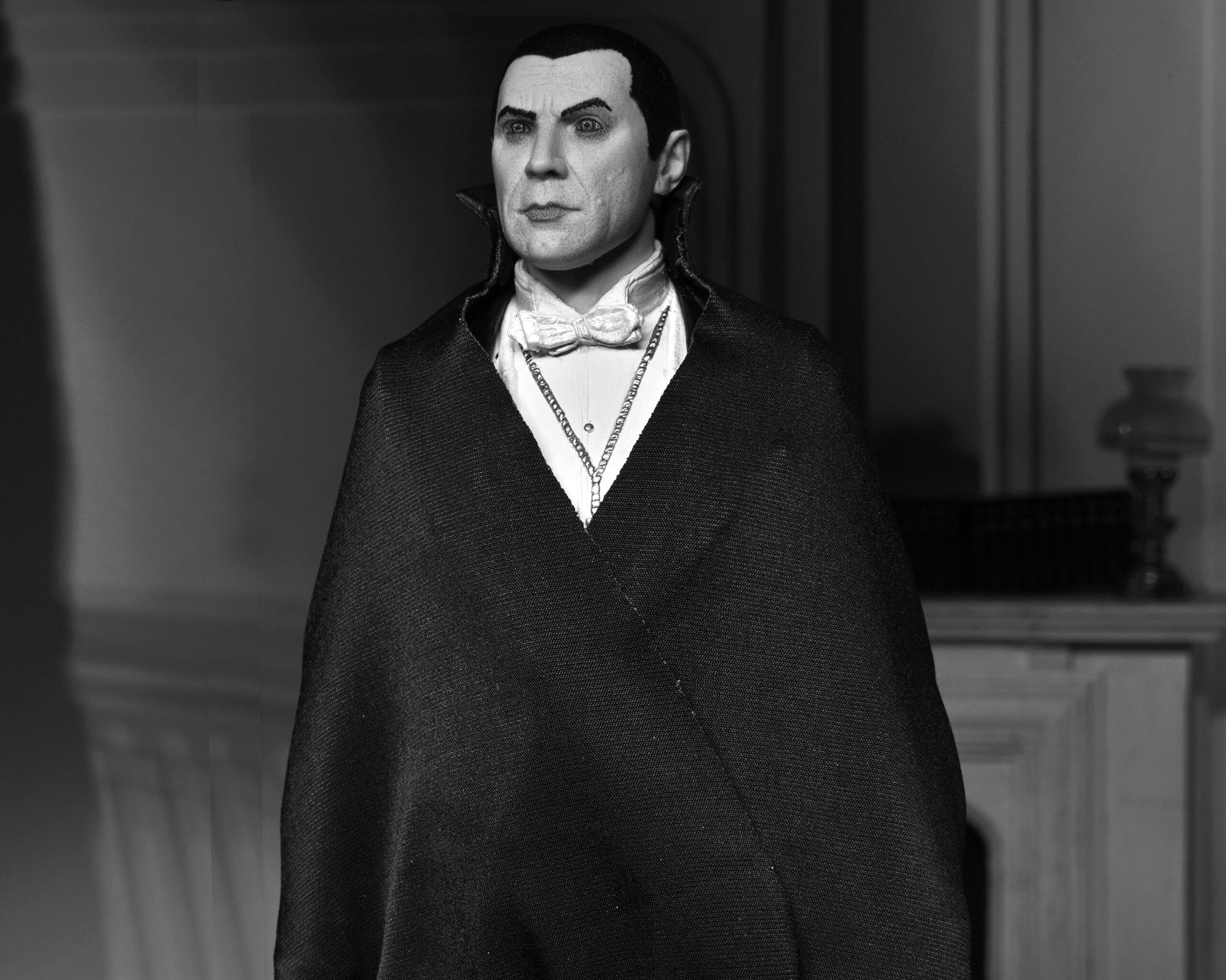 NECA - Universal Monsters - Ultimate Dracula (Carfax Abbey) 7" Action Figure
