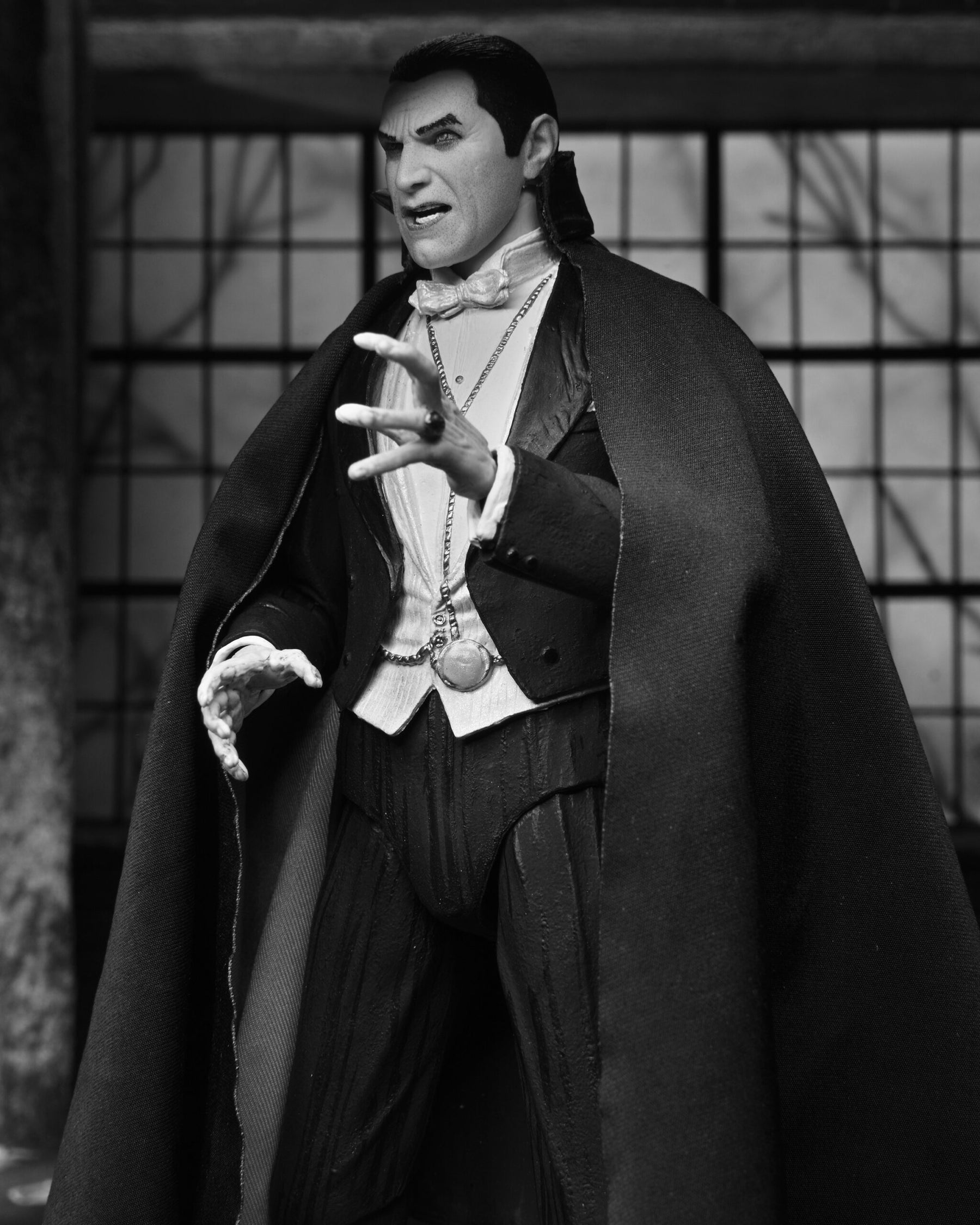 NECA - Universal Monsters - Ultimate Dracula (Carfax Abbey) 7" Action Figure