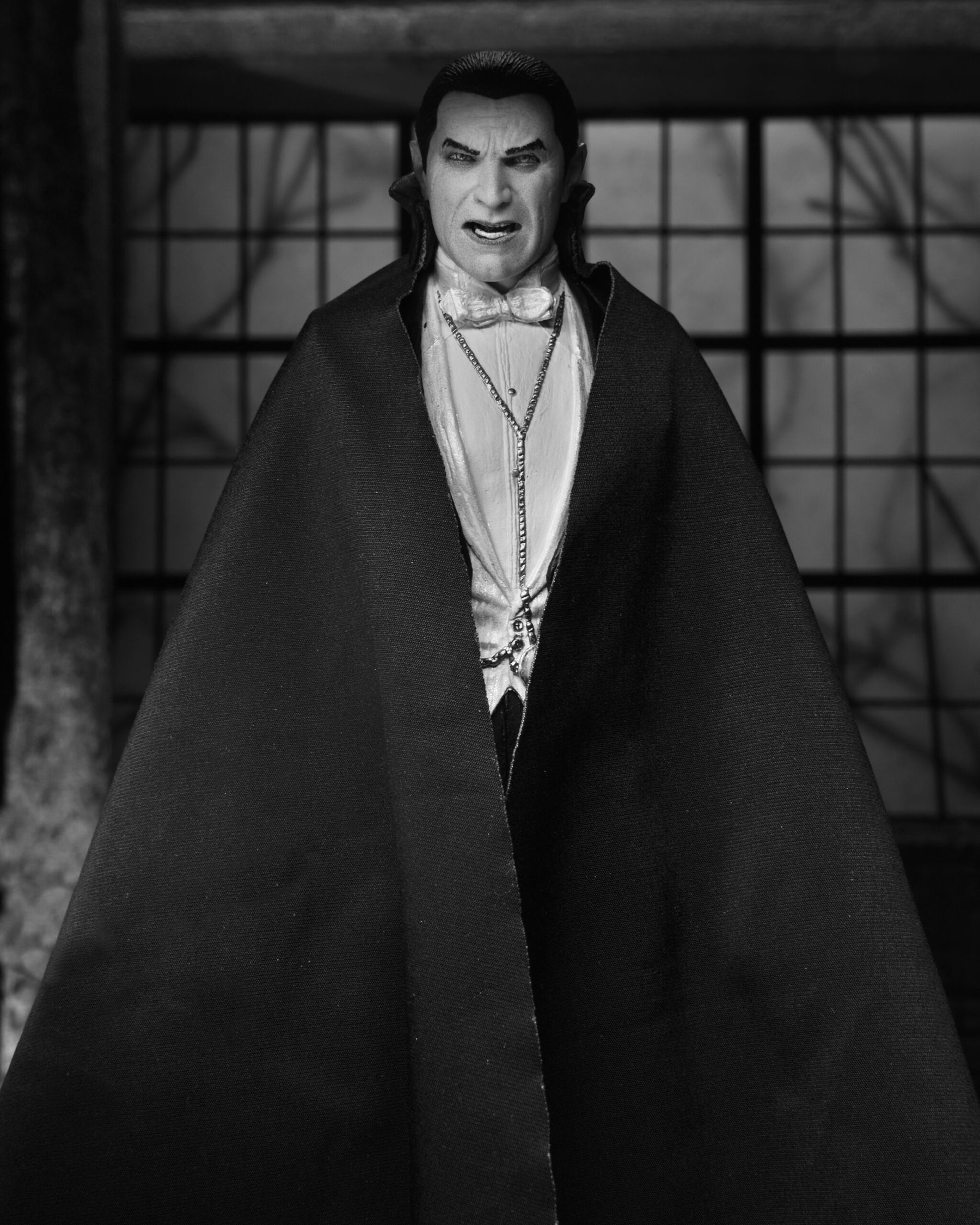 NECA - Universal Monsters - Ultimate Dracula (Carfax Abbey) 7" Action Figure