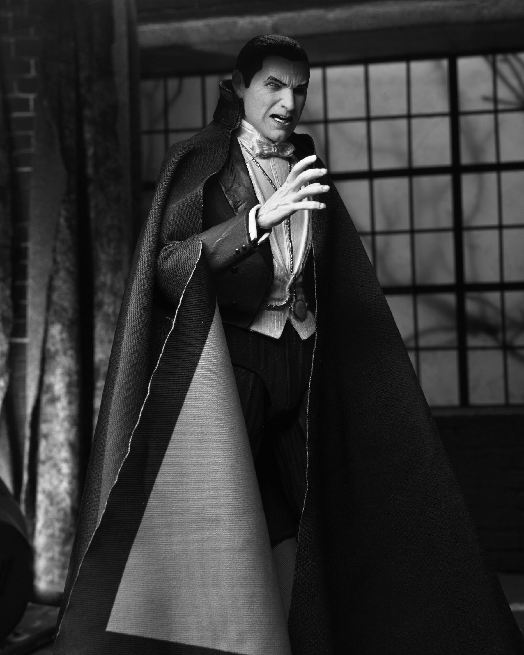 NECA - Universal Monsters - Ultimate Dracula (Carfax Abbey) 7" Action Figure