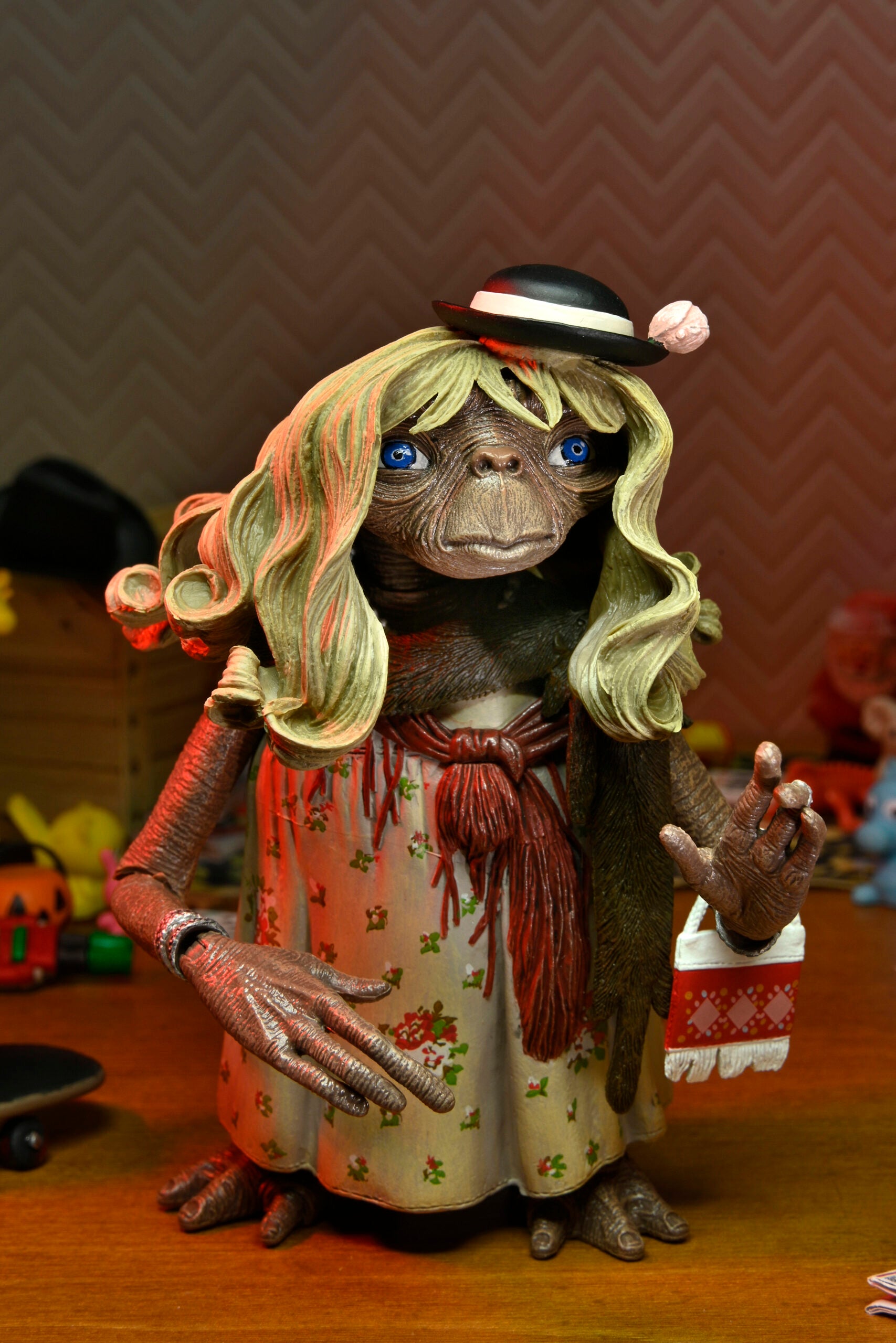 NECA - E.T. 40th Anniversary - Ultimate Dress Up E.T. 7" Action Figure