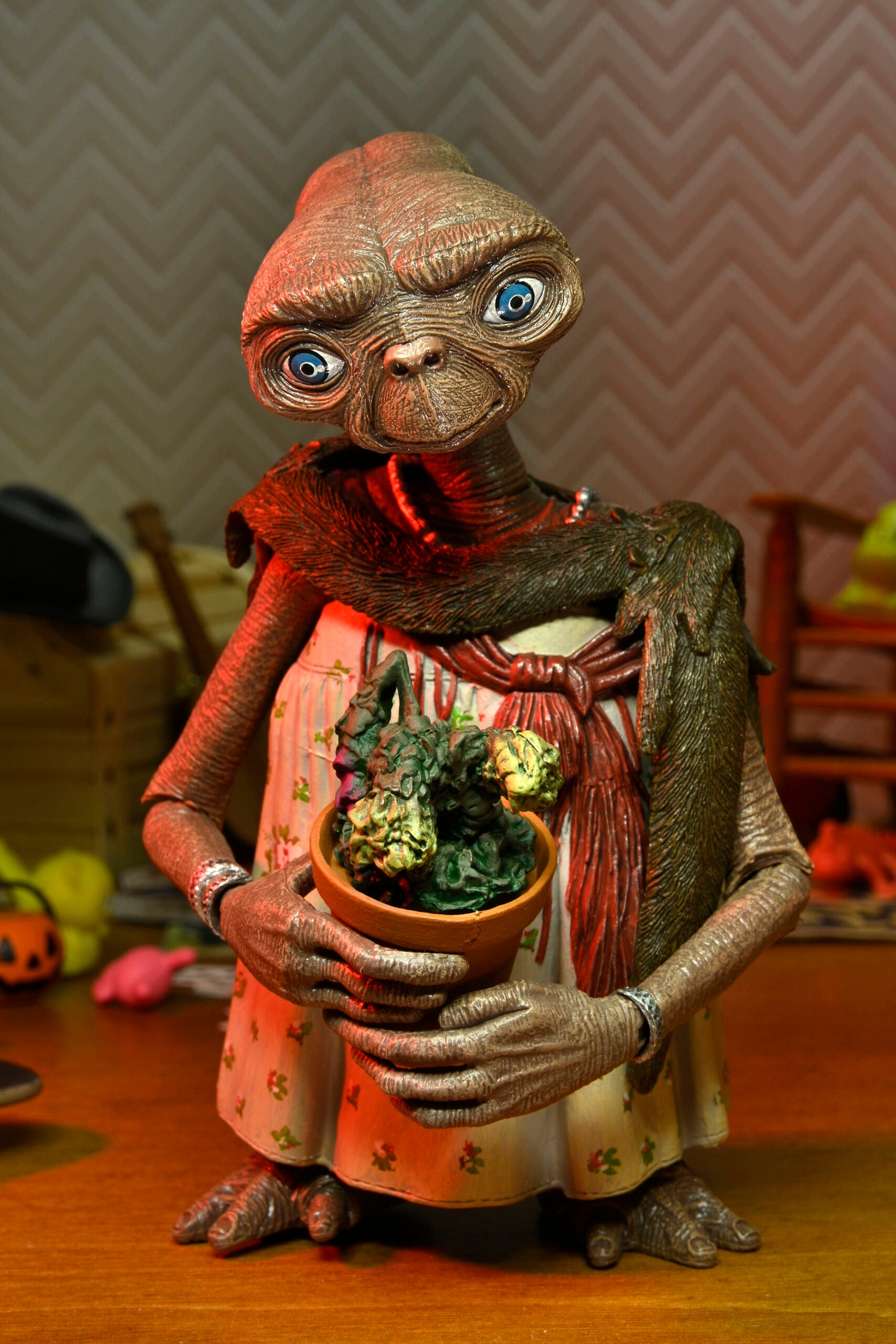 NECA - E.T. 40th Anniversary - Ultimate Dress Up E.T. 7" Action Figure