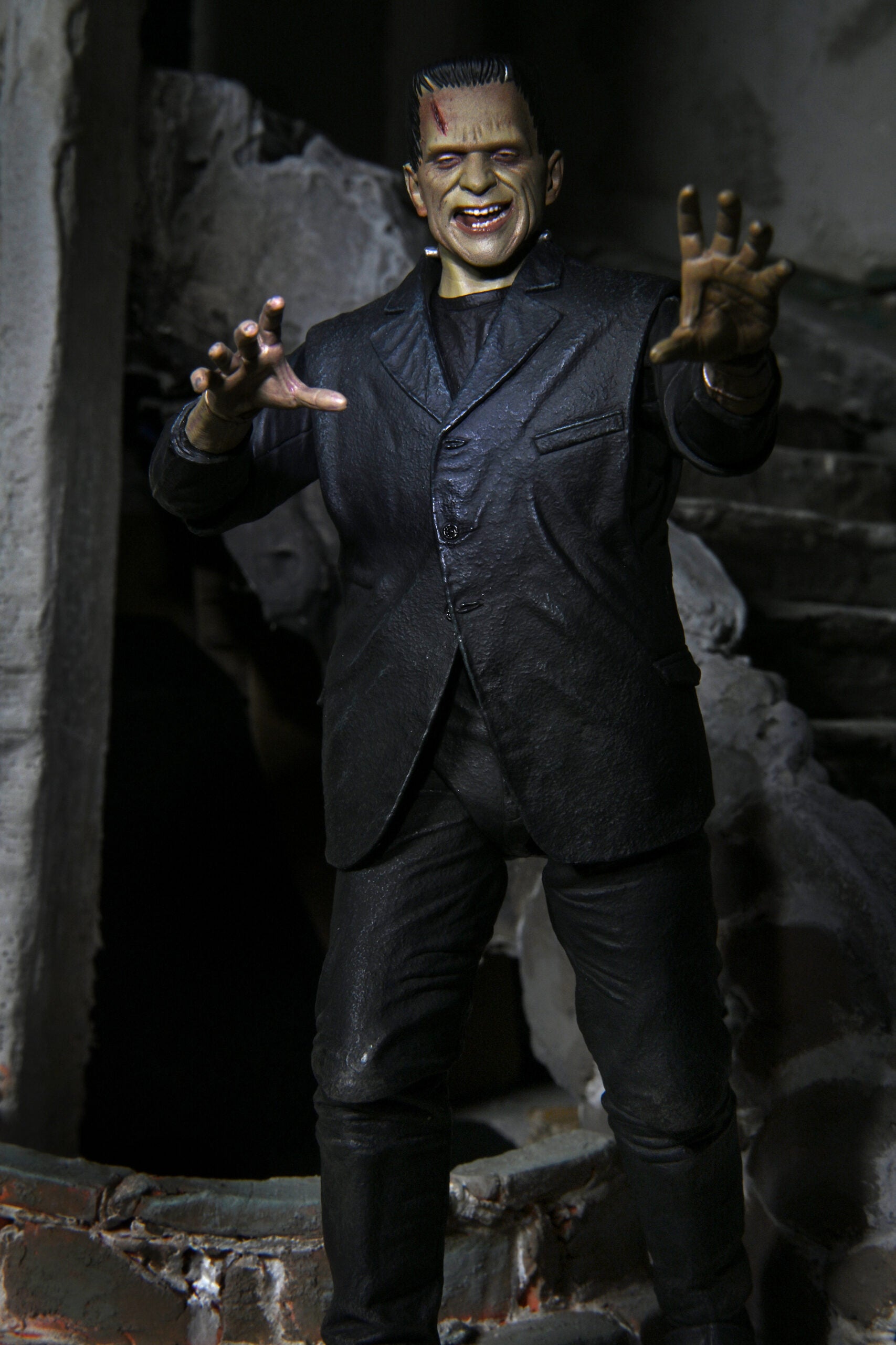 NECA - Universal Monsters - Ultimate Frankenstein's Monster (Color) 7" Action Figure - Zlc Collectibles
