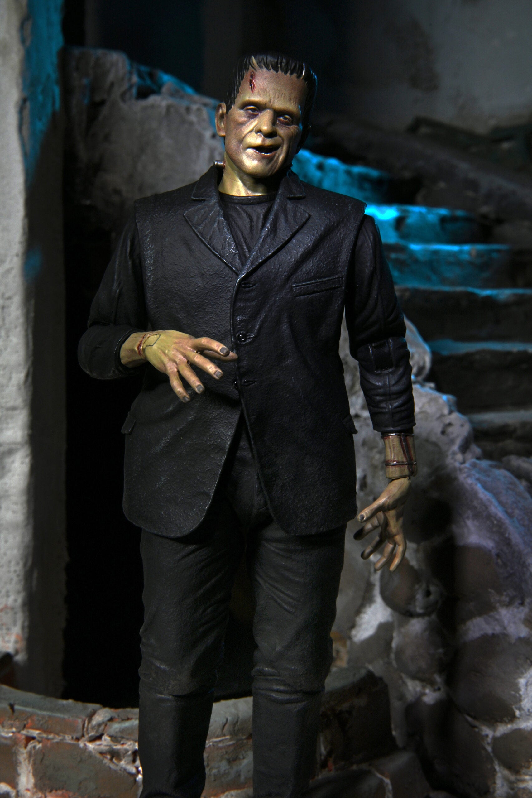 NECA - Universal Monsters - Ultimate Frankenstein's Monster (Color) 7" Action Figure - Zlc Collectibles