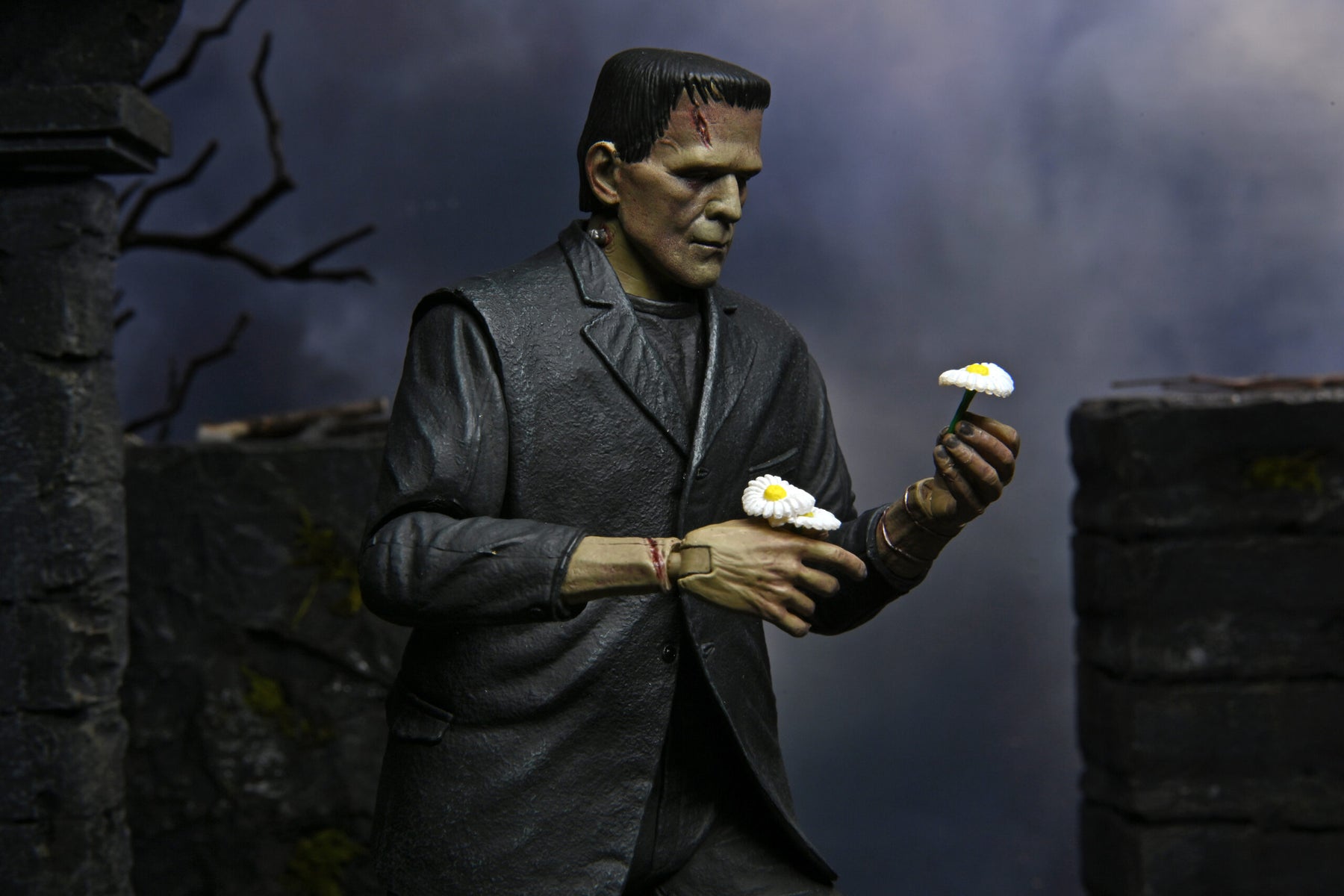NECA - Universal Monsters - Ultimate Frankenstein's Monster (Color) 7" Action Figure - Zlc Collectibles