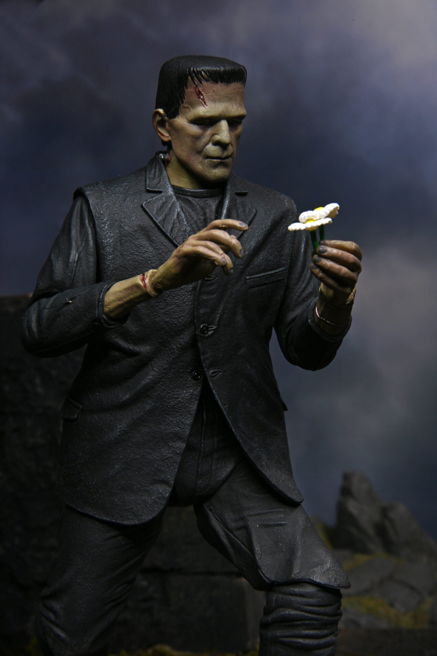 NECA - Universal Monsters - Ultimate Frankenstein's Monster (Color) 7" Action Figure - Zlc Collectibles