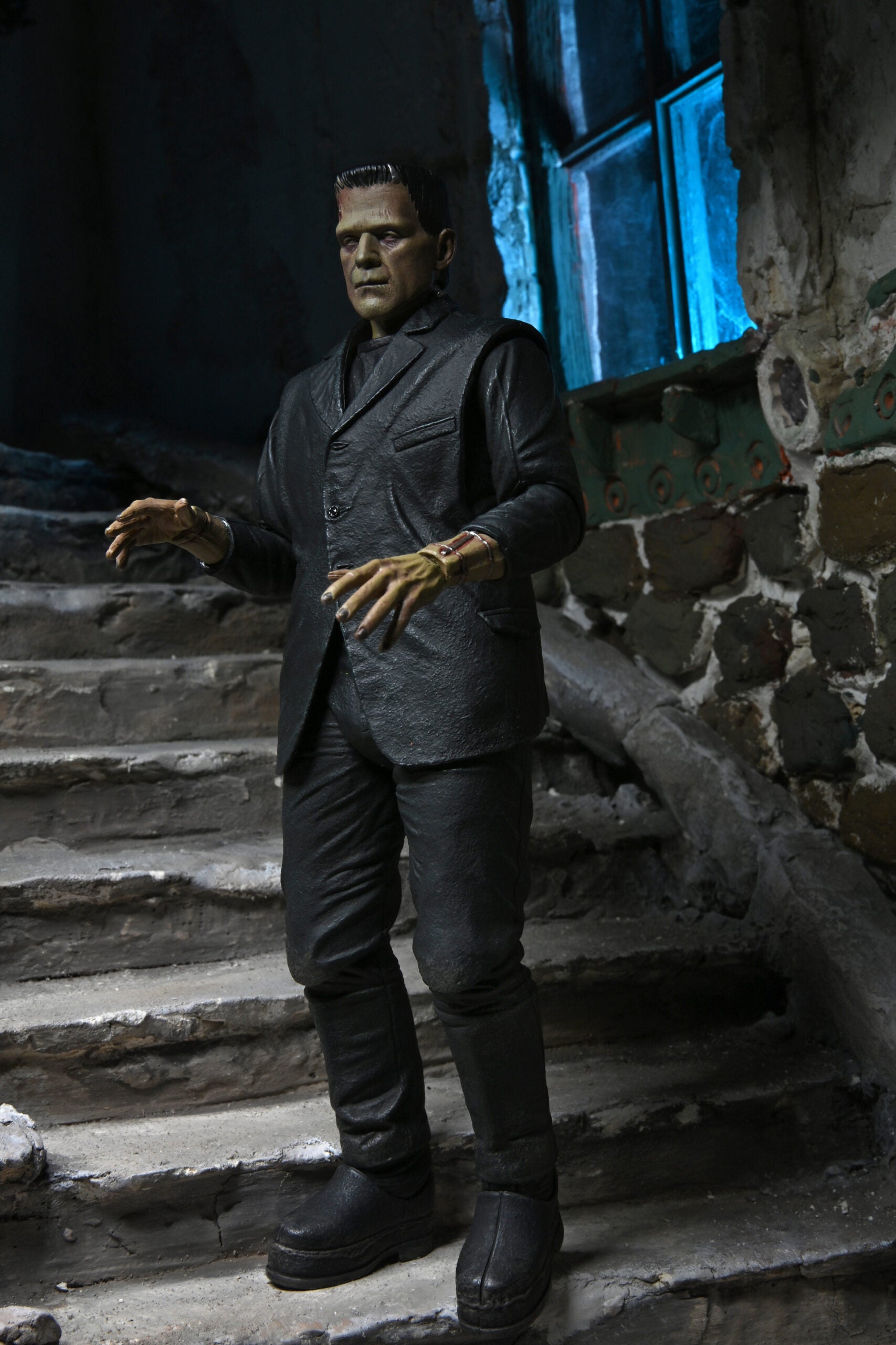 NECA - Universal Monsters - Ultimate Frankenstein's Monster (Color) 7" Action Figure - Zlc Collectibles
