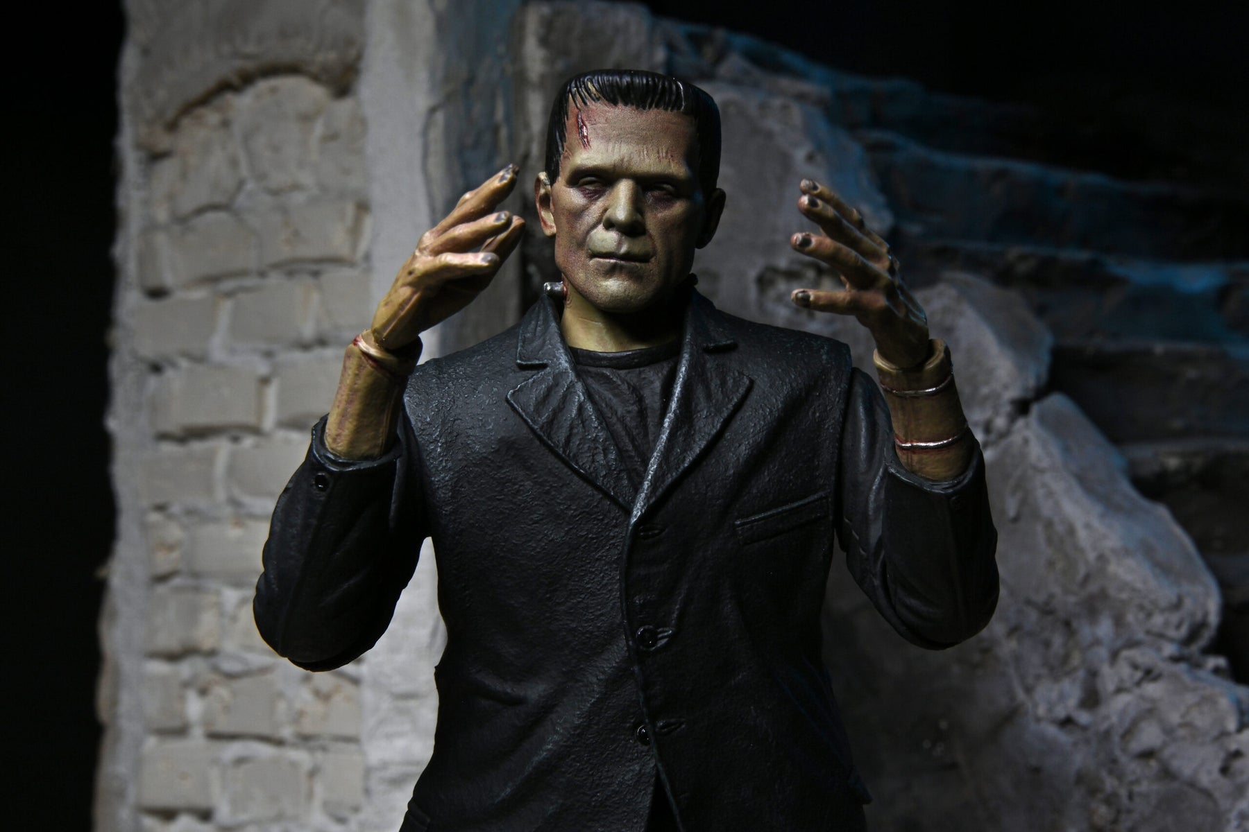 NECA - Universal Monsters - Ultimate Frankenstein's Monster (Color) 7" Action Figure - Zlc Collectibles