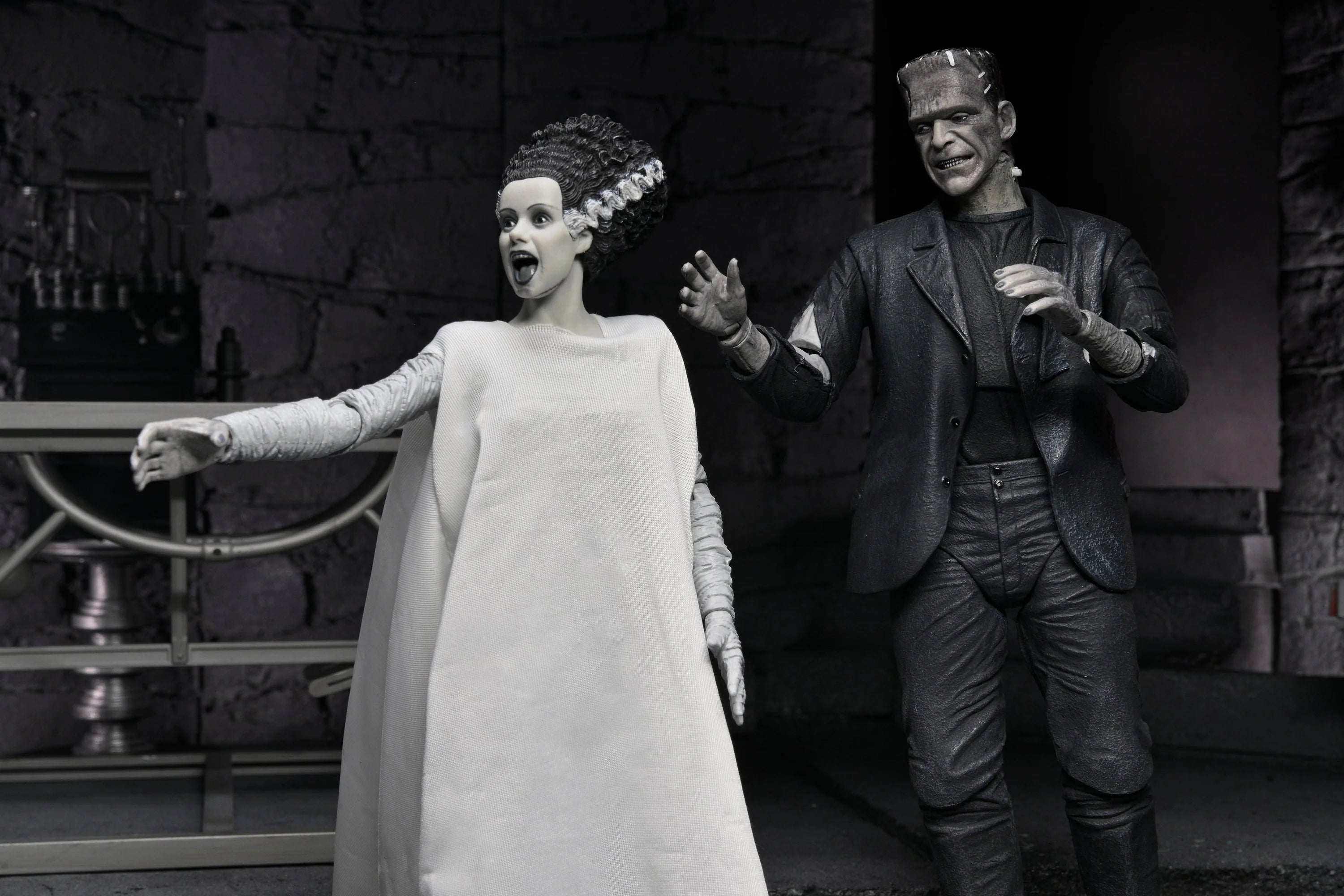 NECA - Universal Monsters - Bride of Frankenstein 90th Anniversary - Ultimate The Monster & His Bride (B&W) 7" Scale Action Figure 2-Pack