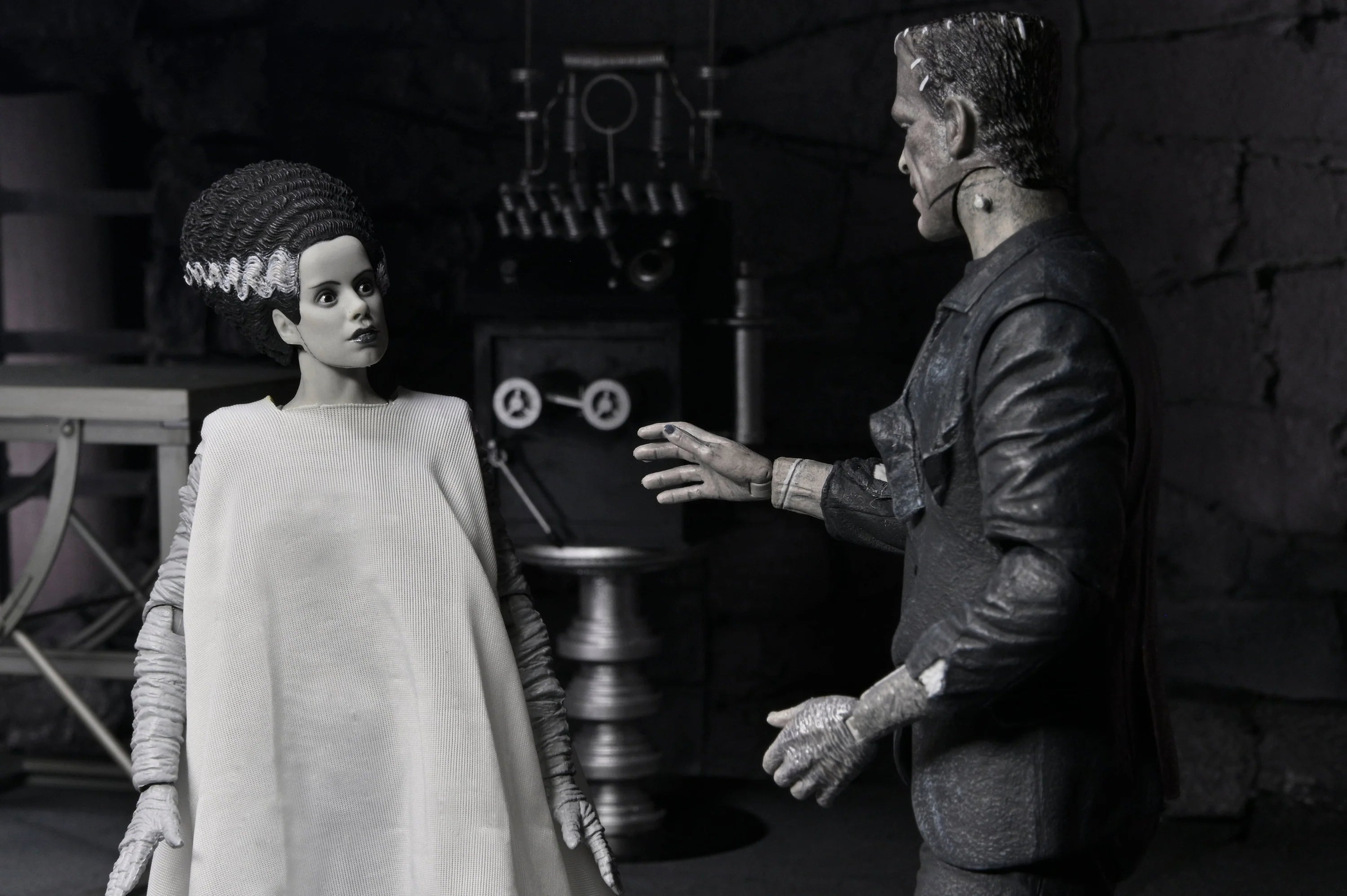 NECA - Universal Monsters - Bride of Frankenstein 90th Anniversary - Ultimate The Monster & His Bride (B&W) 7" Scale Action Figure 2-Pack