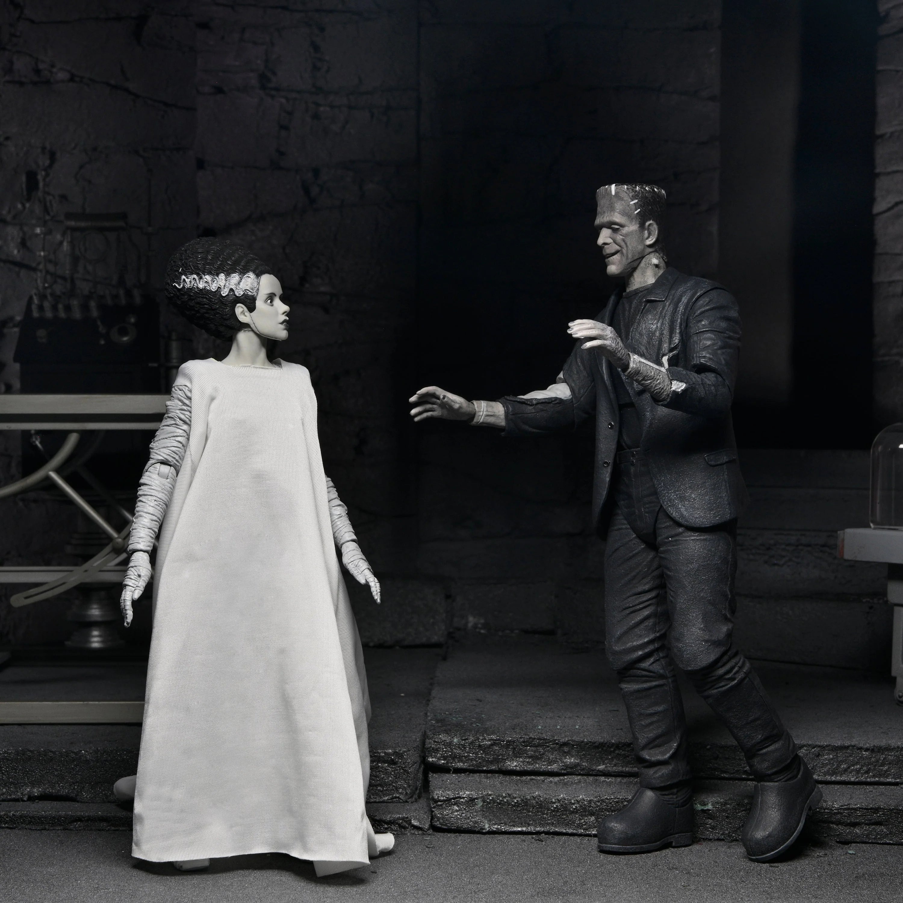 NECA - Universal Monsters - Bride of Frankenstein 90th Anniversary - Ultimate The Monster & His Bride (B&W) 7" Scale Action Figure 2-Pack