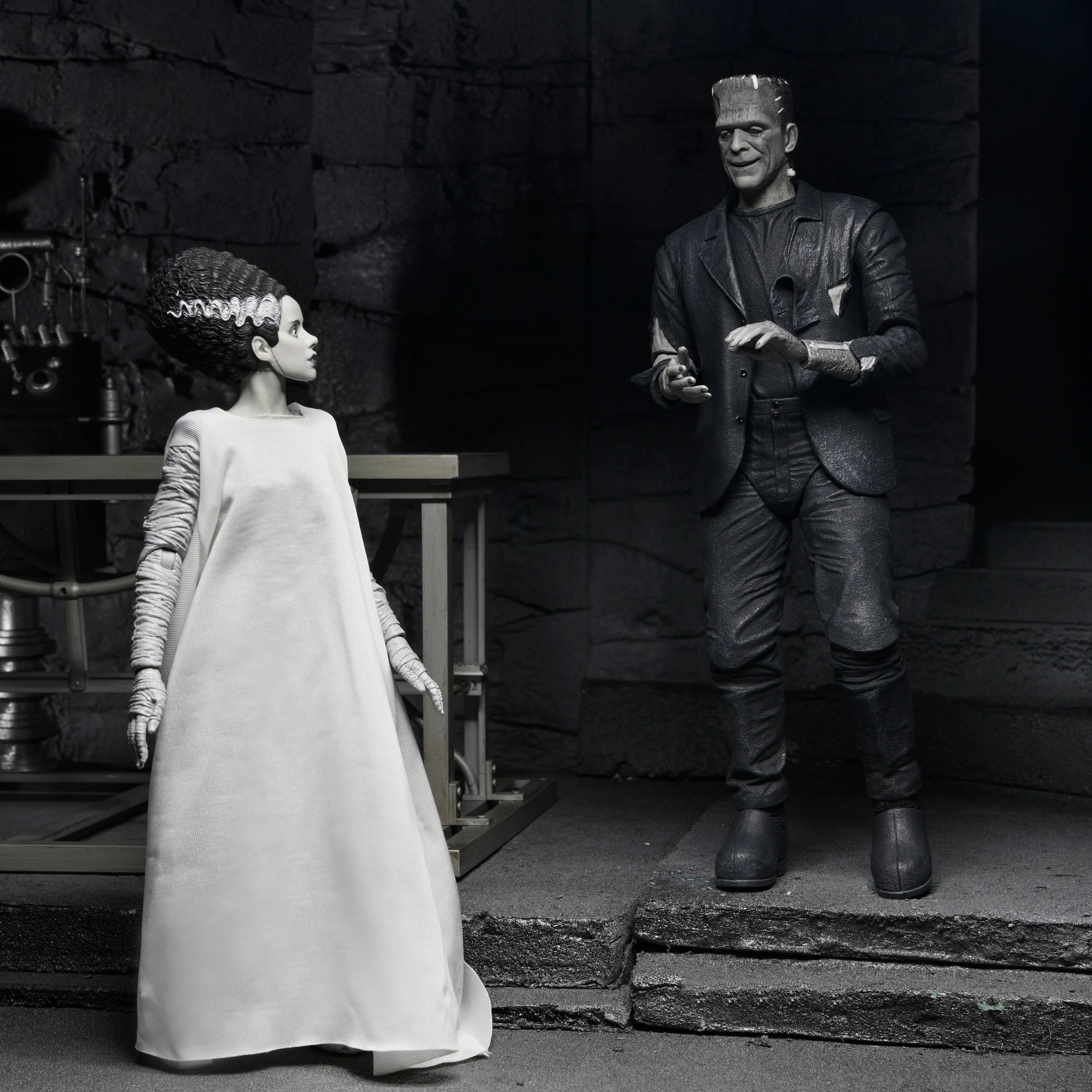 NECA - Universal Monsters - Bride of Frankenstein 90th Anniversary - Ultimate The Monster & His Bride (B&W) 7" Scale Action Figure 2-Pack