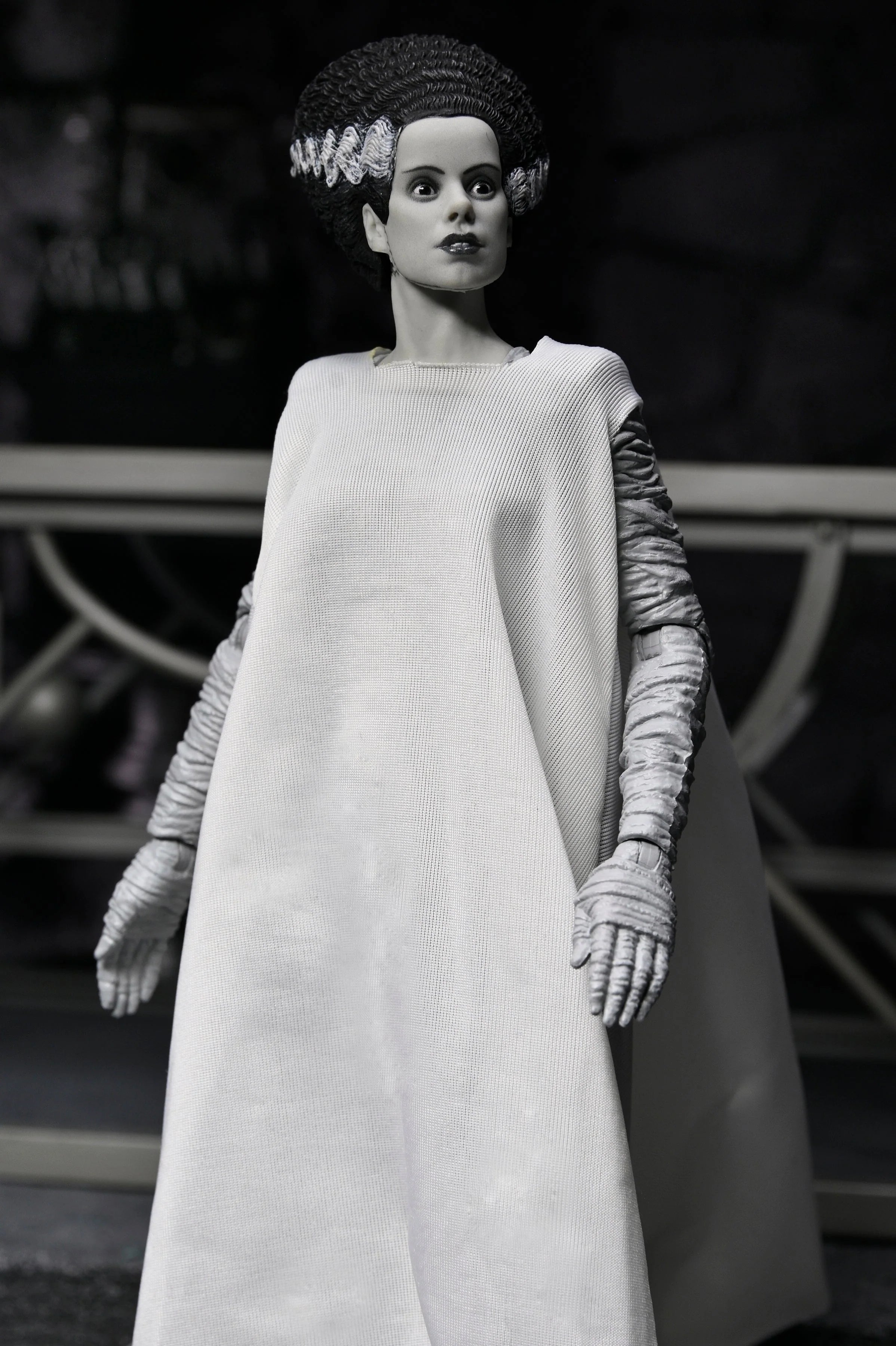 NECA - Universal Monsters - Bride of Frankenstein 90th Anniversary - Ultimate The Monster & His Bride (B&W) 7" Scale Action Figure 2-Pack