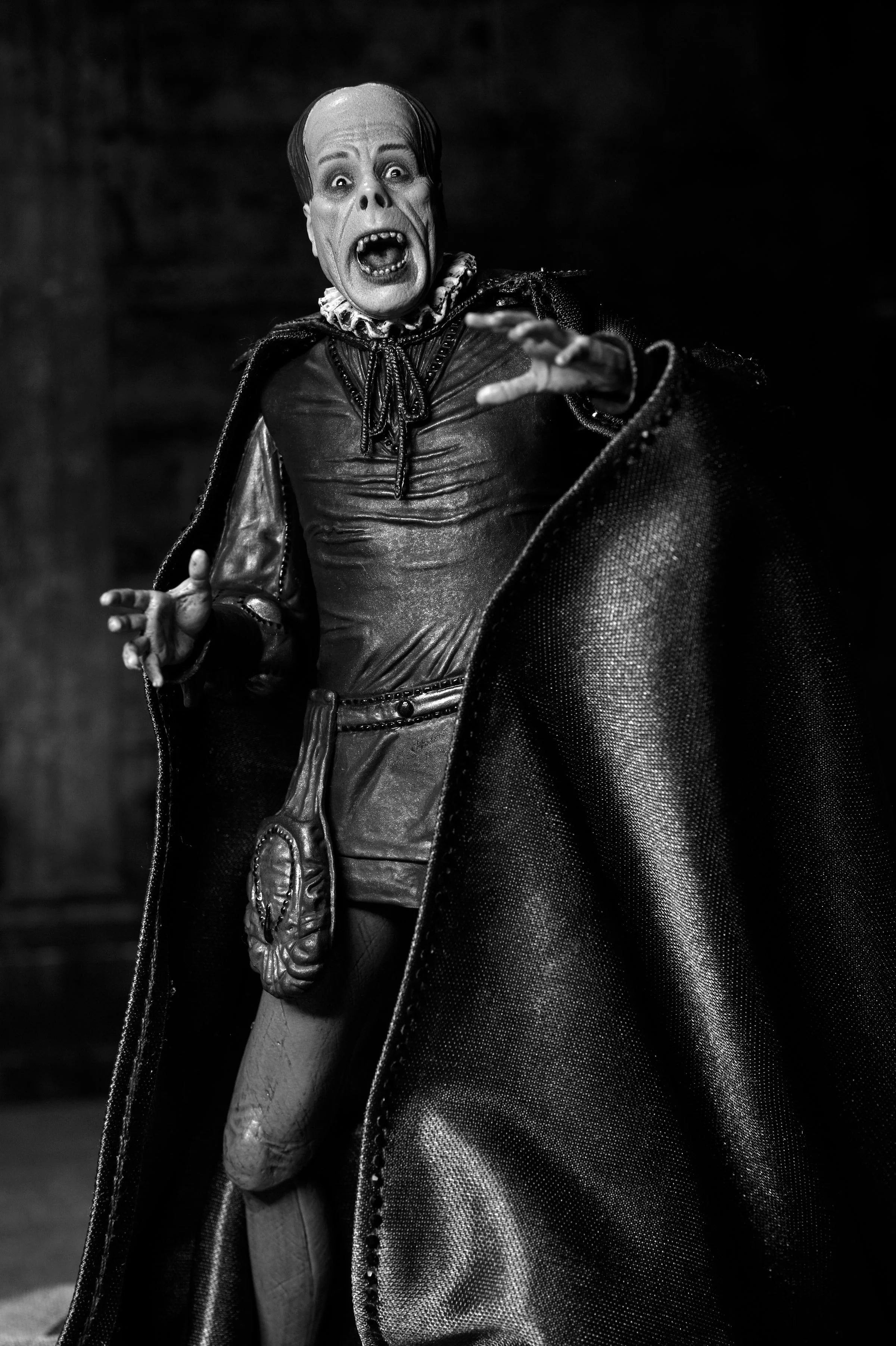 NECA - Universal Monsters - Phantom of the Opera (1925) - Ultimate Masque of the Red Death (Black & White) 7" Scale Action Figure
