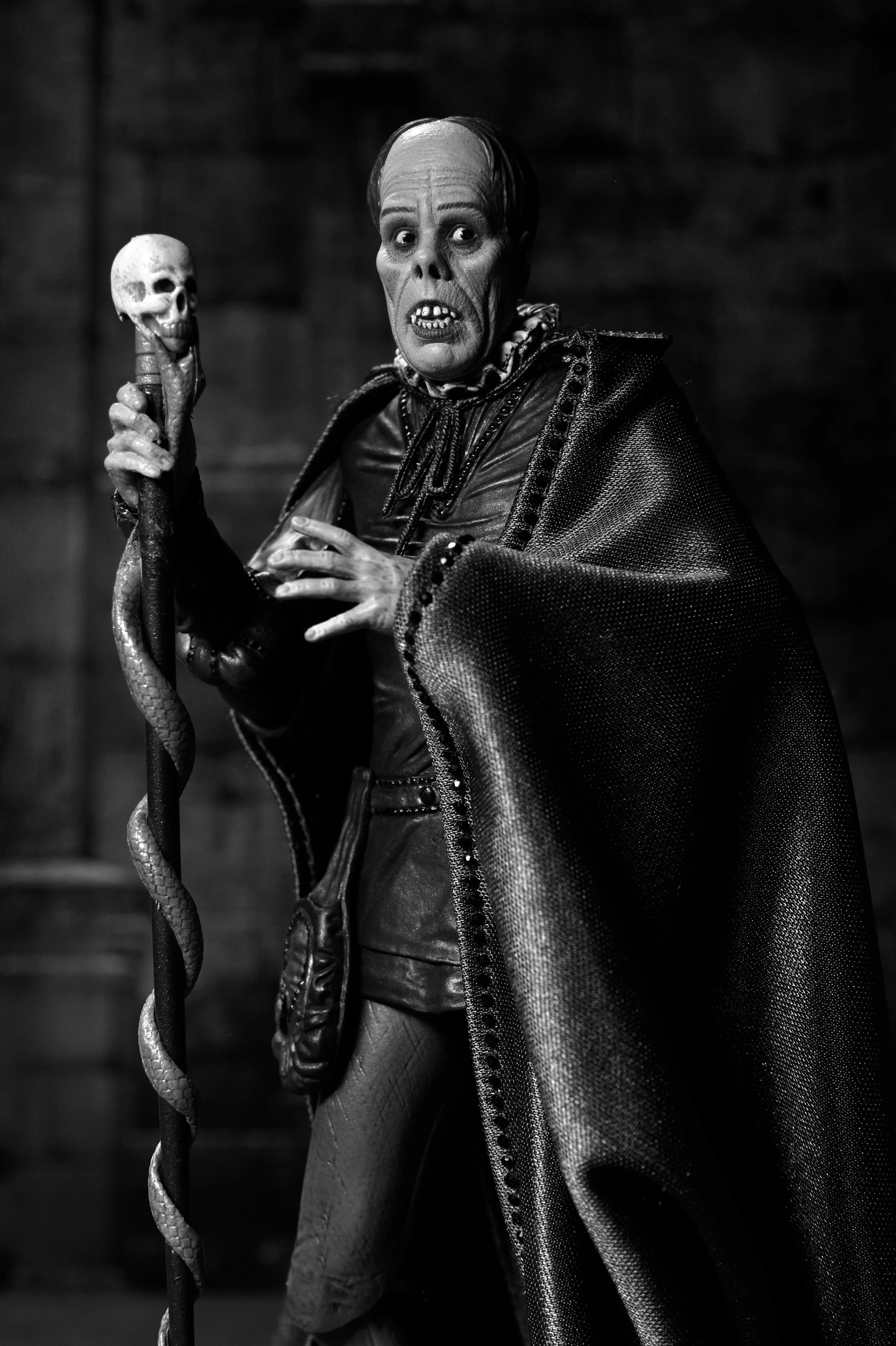 NECA - Universal Monsters - Phantom of the Opera (1925) - Ultimate Masque of the Red Death (Black & White) 7" Scale Action Figure