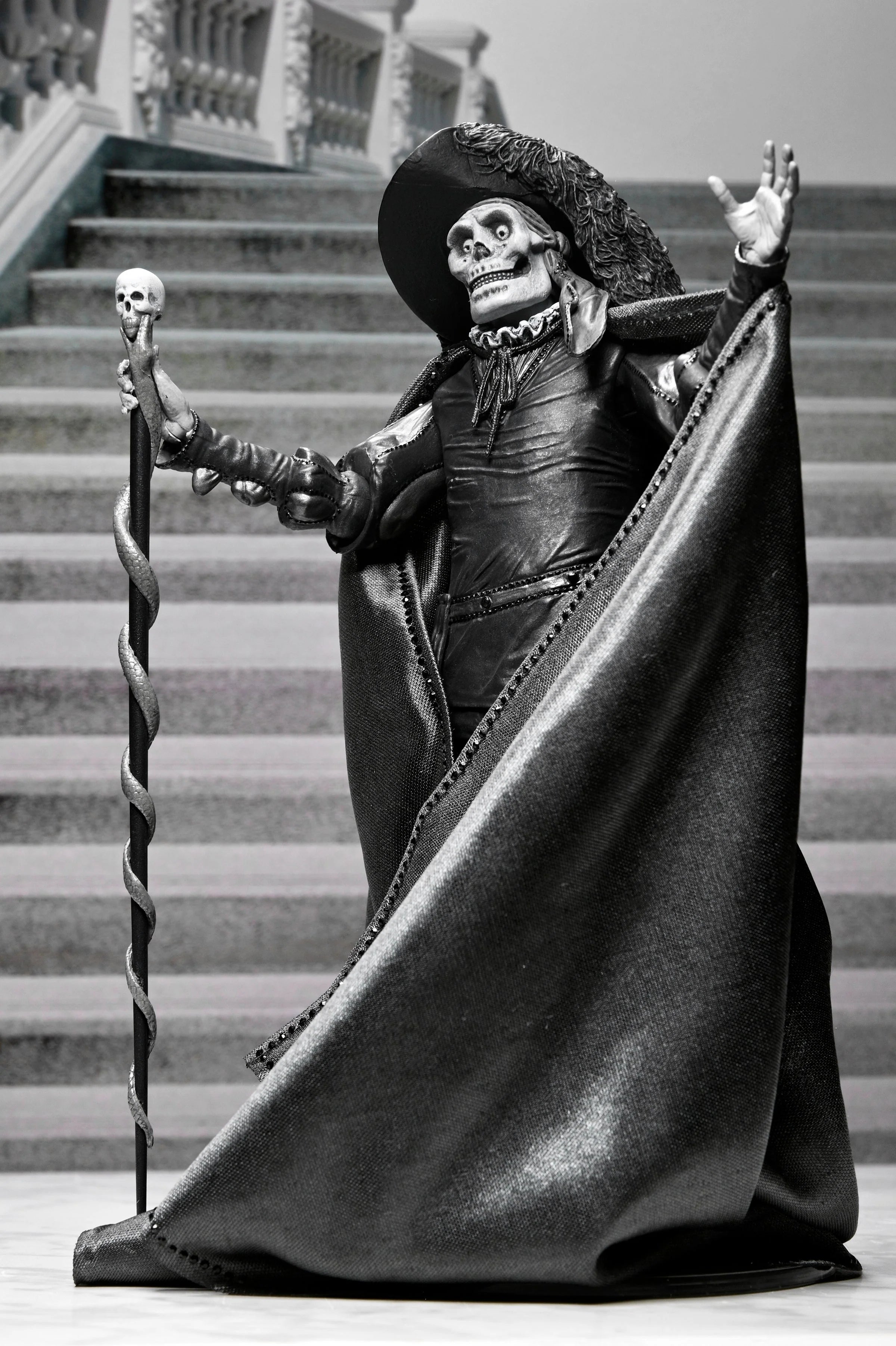 NECA - Universal Monsters - Phantom of the Opera (1925) - Ultimate Masque of the Red Death (Black & White) 7" Scale Action Figure