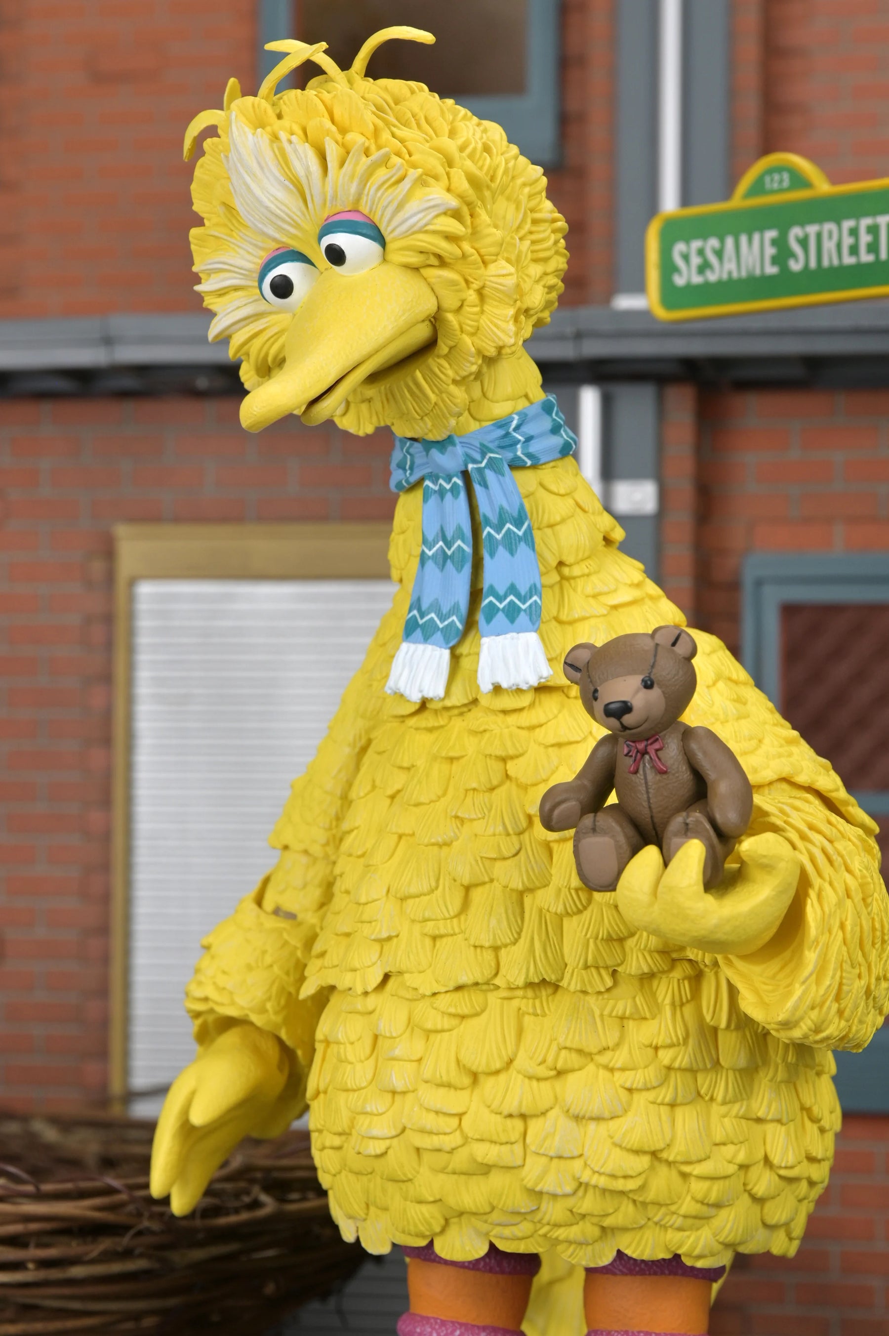 NECA - Sesame Street - Ultimate Big Bird 7" Scale Action Figure (Pre-Order Ships June 2026)