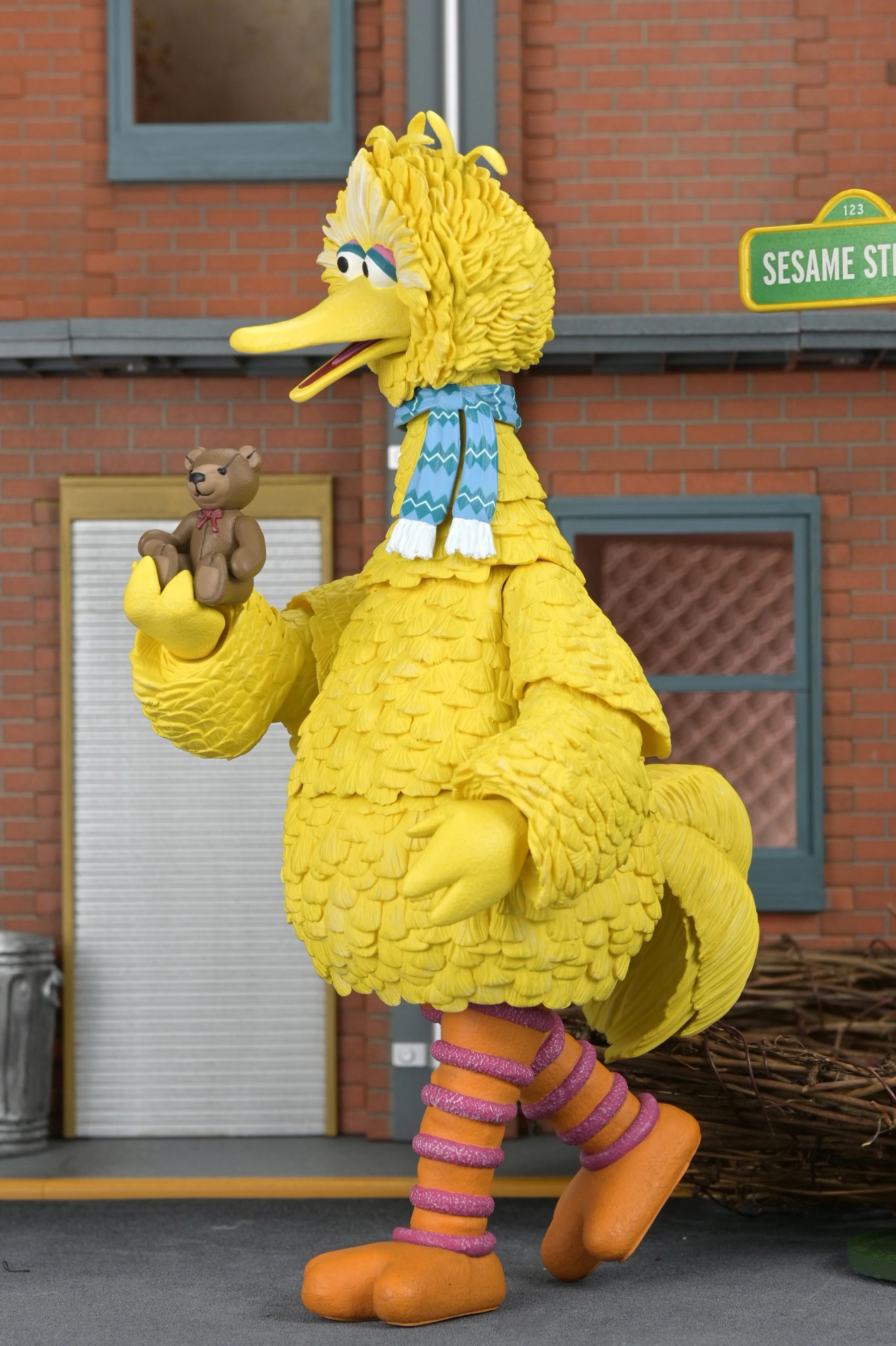 NECA - Sesame Street - Ultimate Big Bird 7" Scale Action Figure (Pre-Order Ships June 2026)