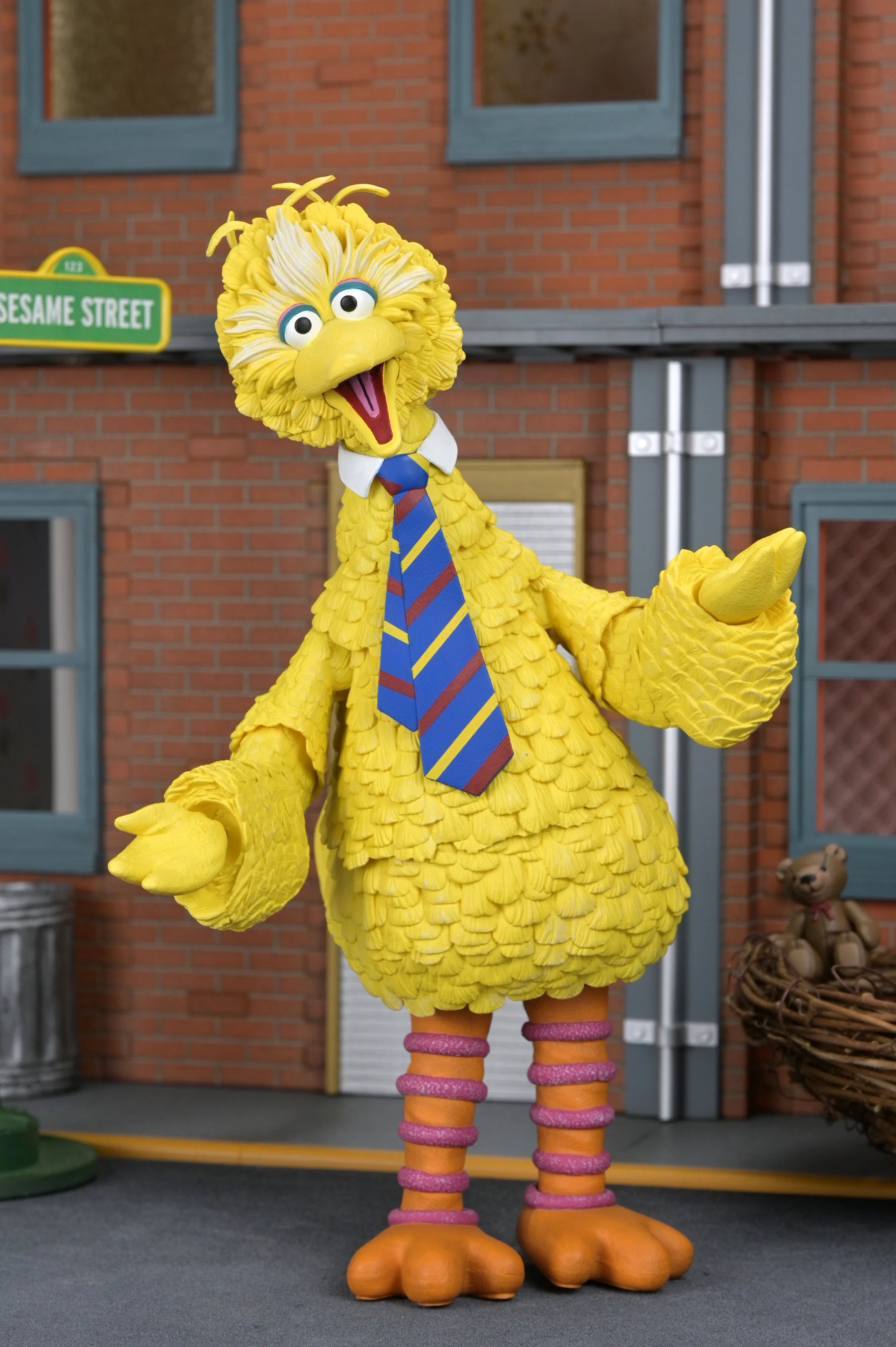 NECA - Sesame Street - Ultimate Big Bird 7" Scale Action Figure (Pre-Order Ships June 2026)